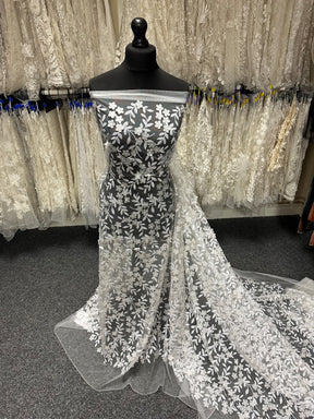 Dentelle brodée ivoire 3D – Finch