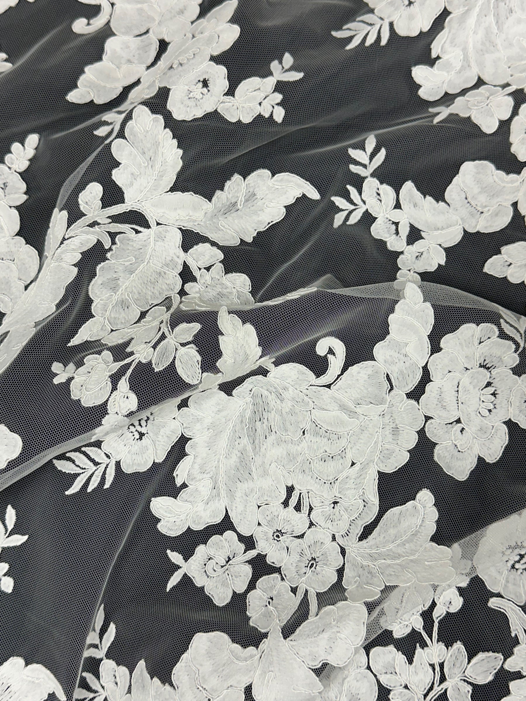 Dentelle cordée ivoire - Potins