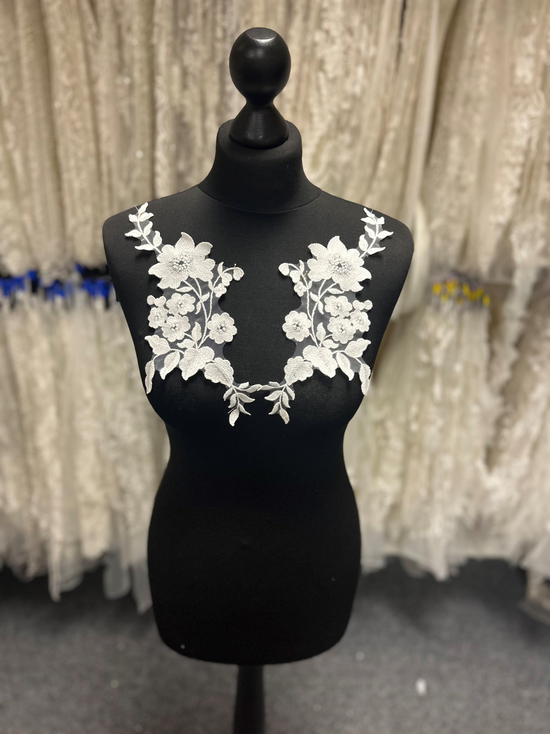 Ivory Unbeaded Embroidered Lace Appliques - AP 534 U