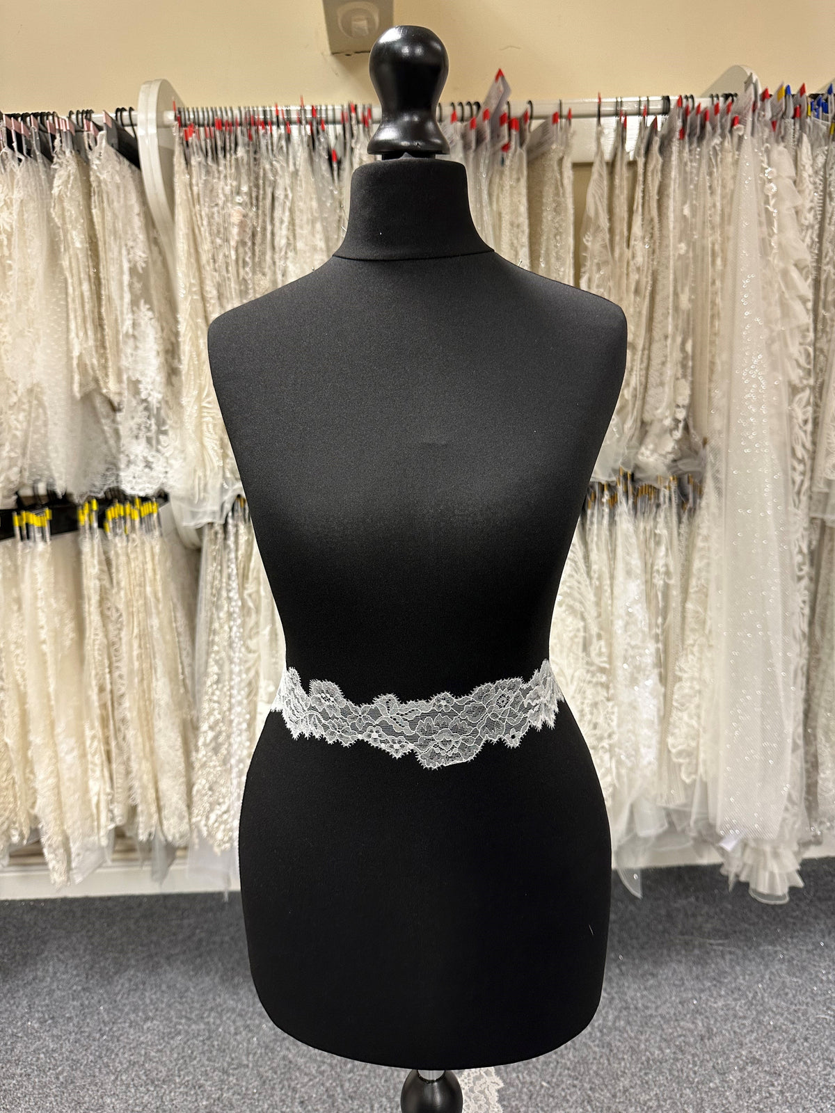 Dentelle Raschel délicate ivoire - Sterling