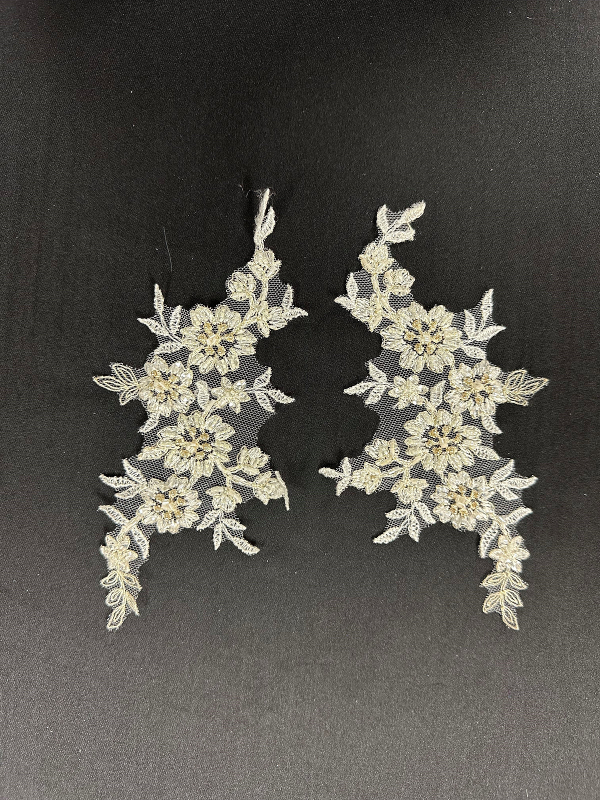 Appliques en dentelle perlée ivoire - Roxanne AP 415 (CF)