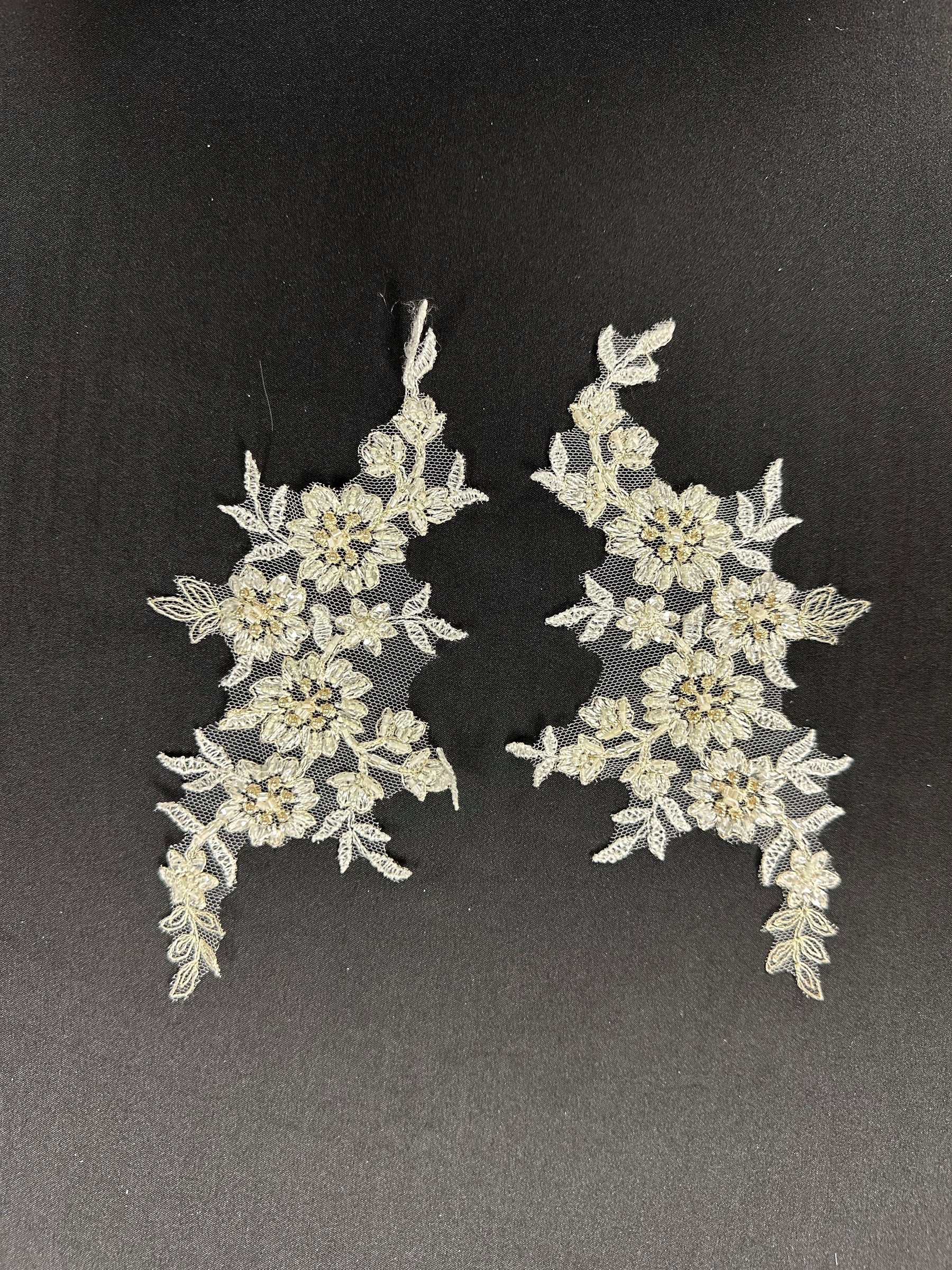 Appliques en dentelle perlée ivoire - Roxanne AP 415 (CF)