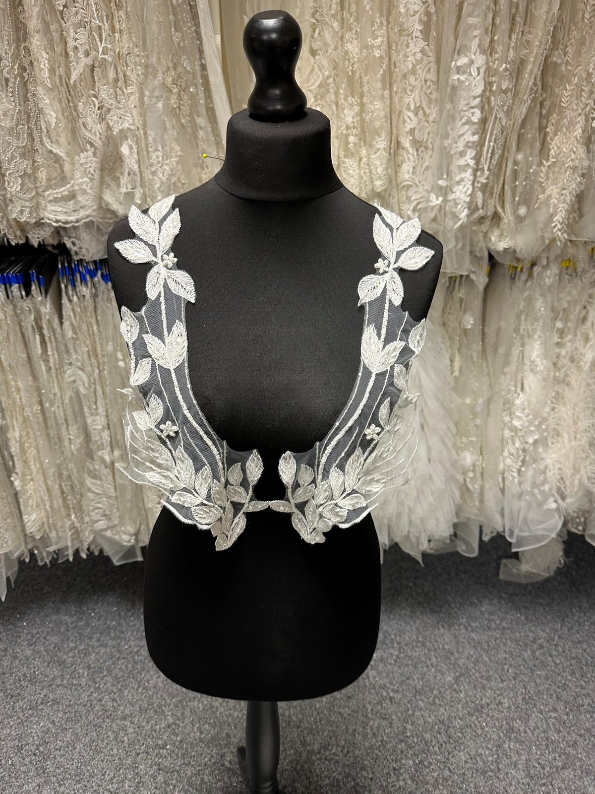 Appliques en dentelle perlée ivoire - MT4010