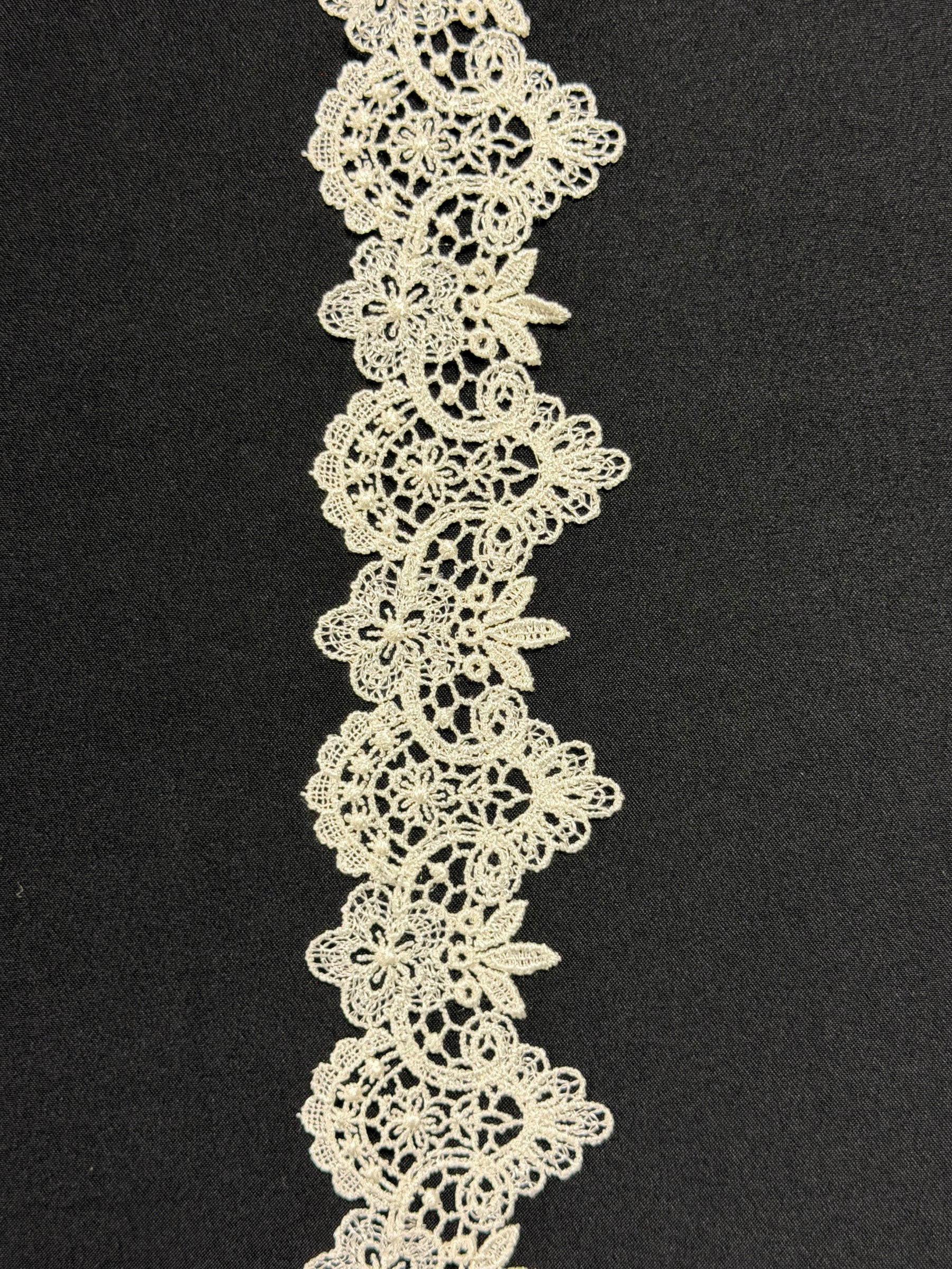 Bordure en dentelle guipure ivoire foncé – T435