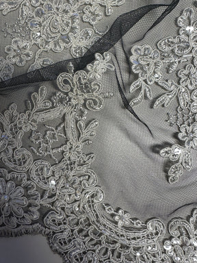 Broderie ivoire sur dentelle noire - Sadiki