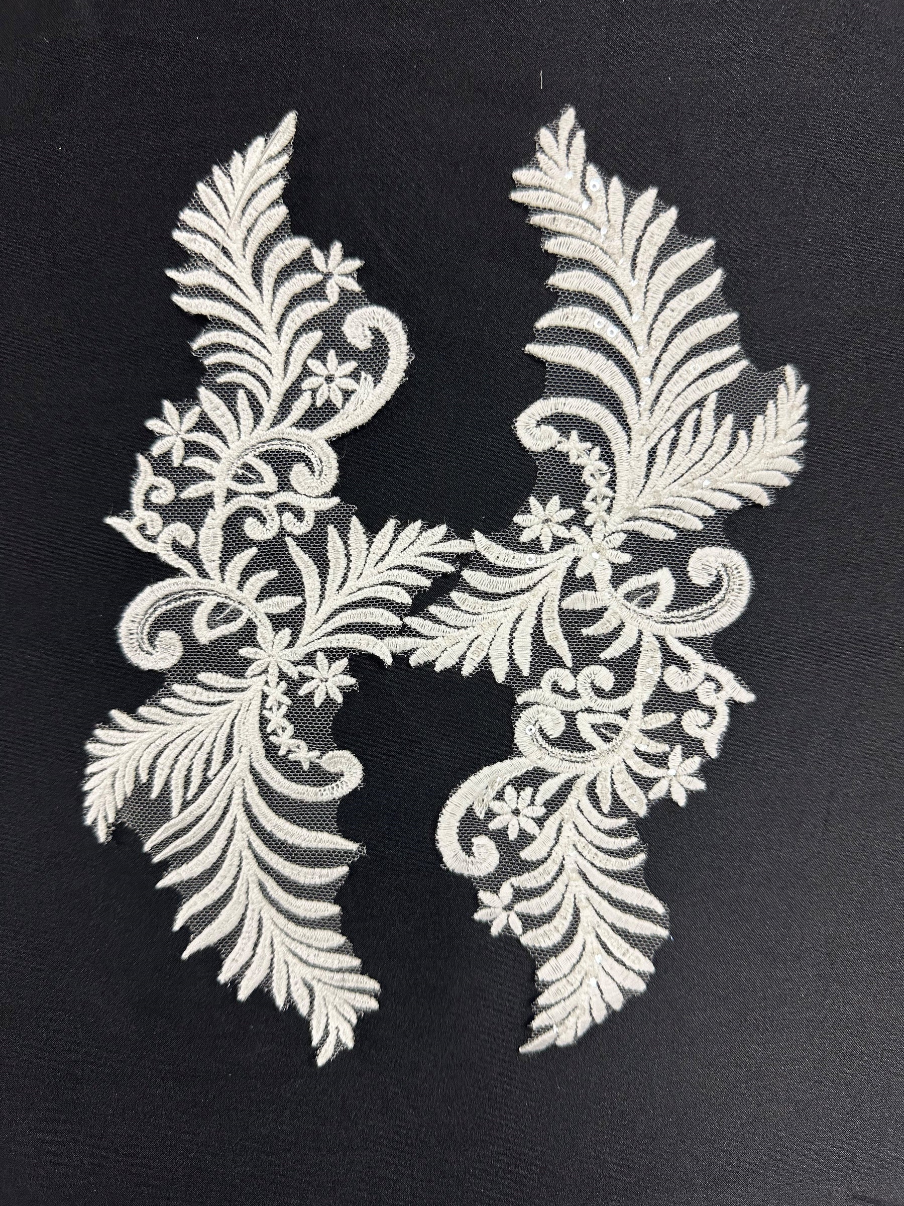 Ivory Embroidered Lace Appliques - AP 261 (CF)