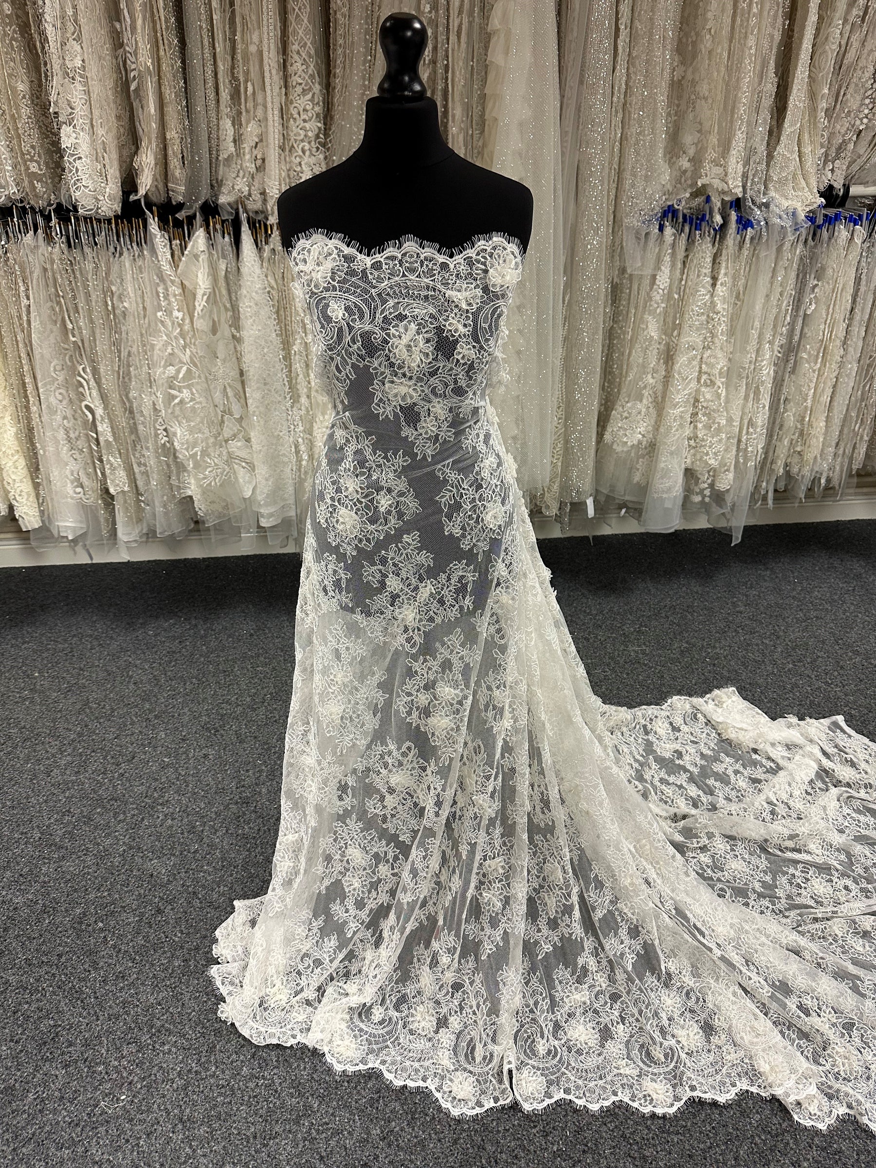 Ivory 3D Corded Raschel Lace - Clarke