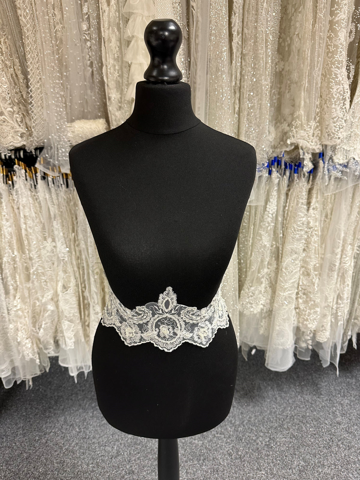 Bordure en dentelle brodée cappuccino - Sappy (CF T 052)