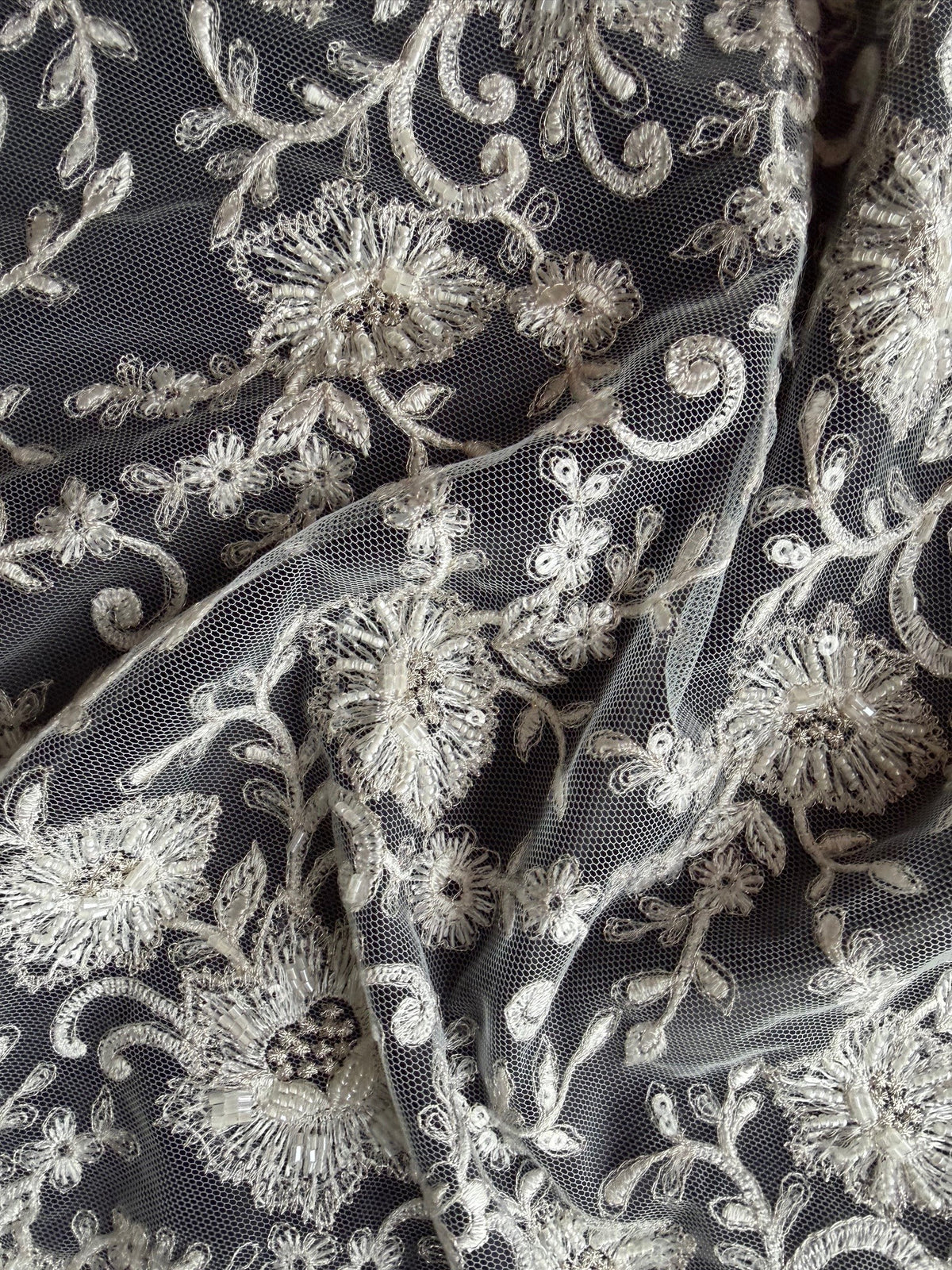 Dentelle perlée ivoire - P992