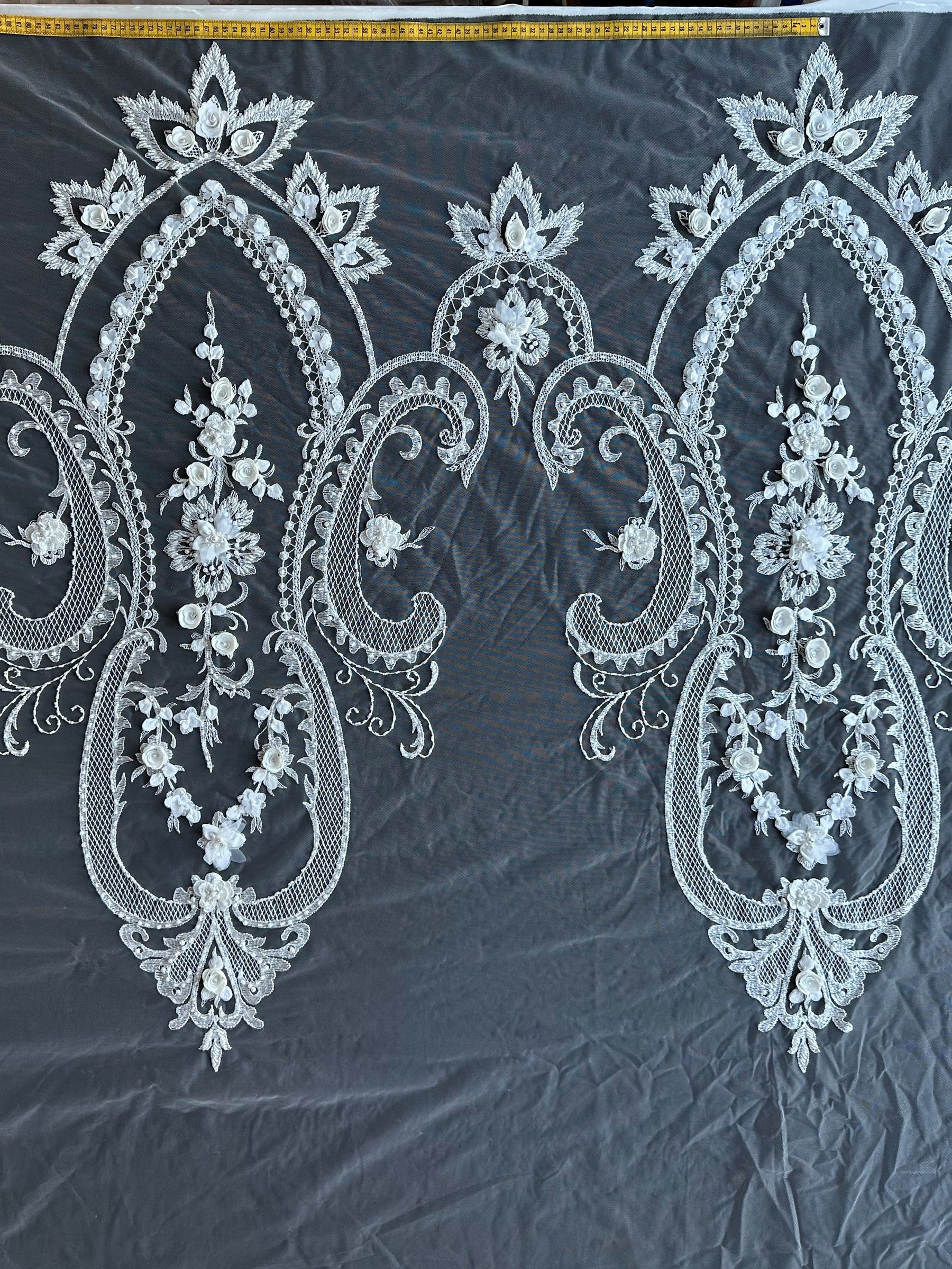 Dentelle Perlée Ivoire – Simone