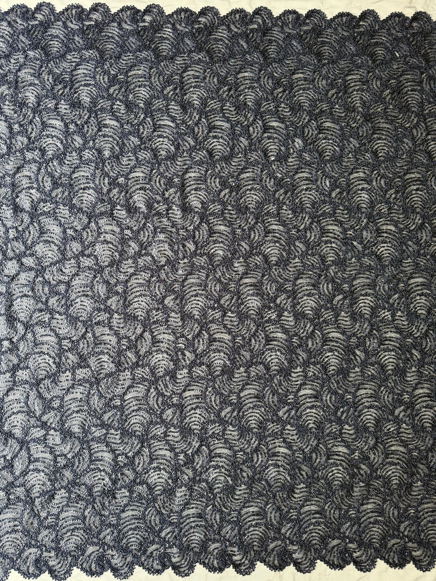 Tulle brodé de perles 3D bleu marine - EB1021