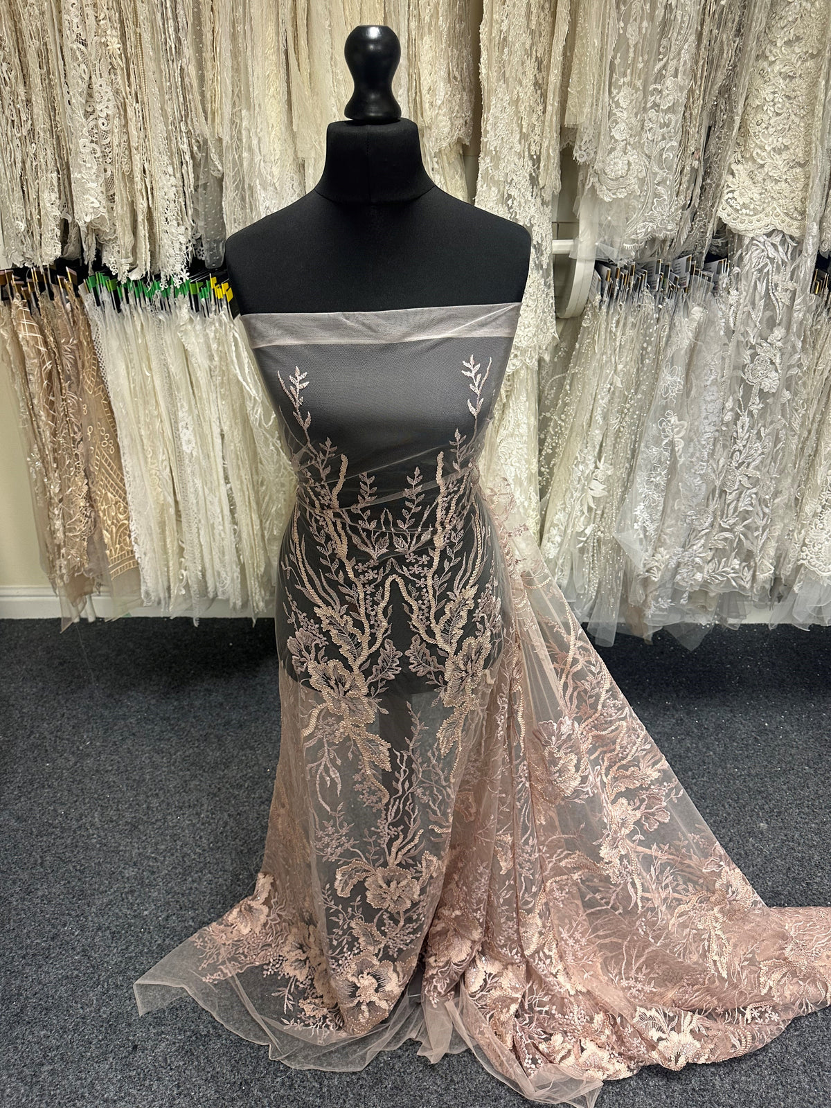 Dentelle brodée rose pâle - Bexley