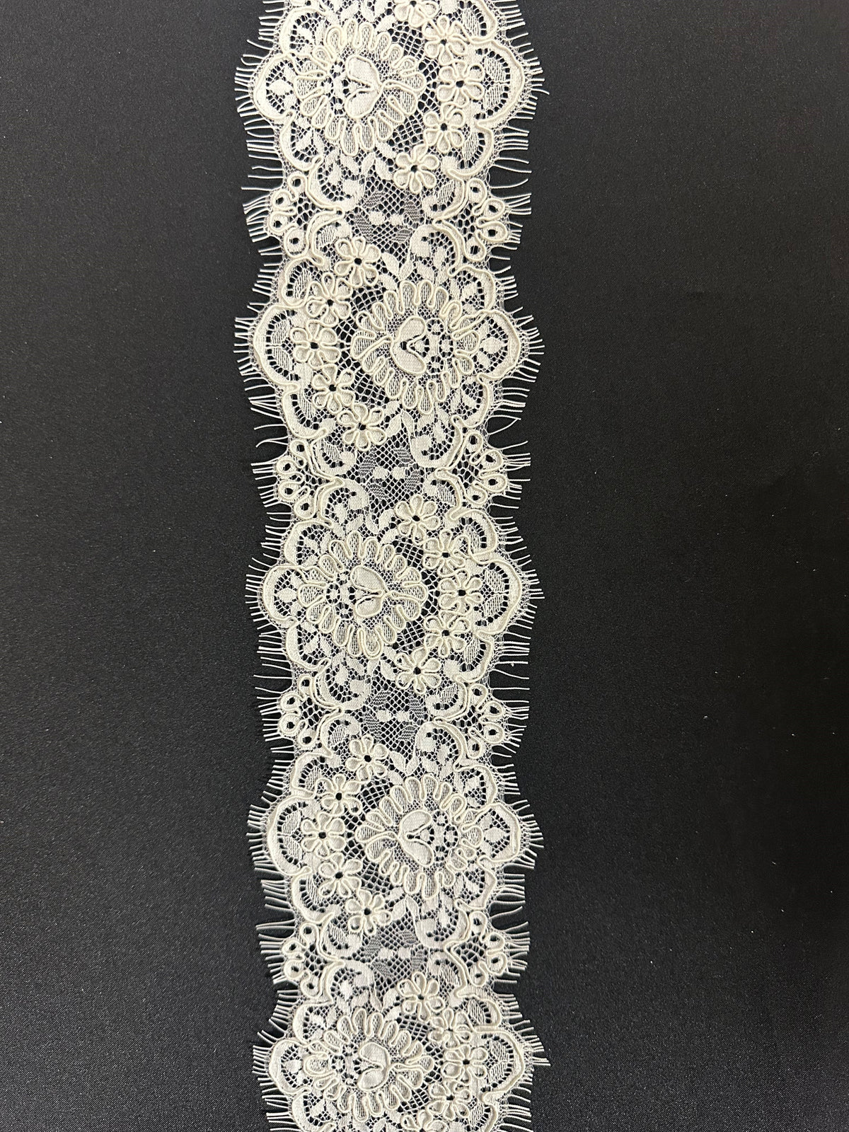 Bordure en dentelle ivoire cordée - Tatiana