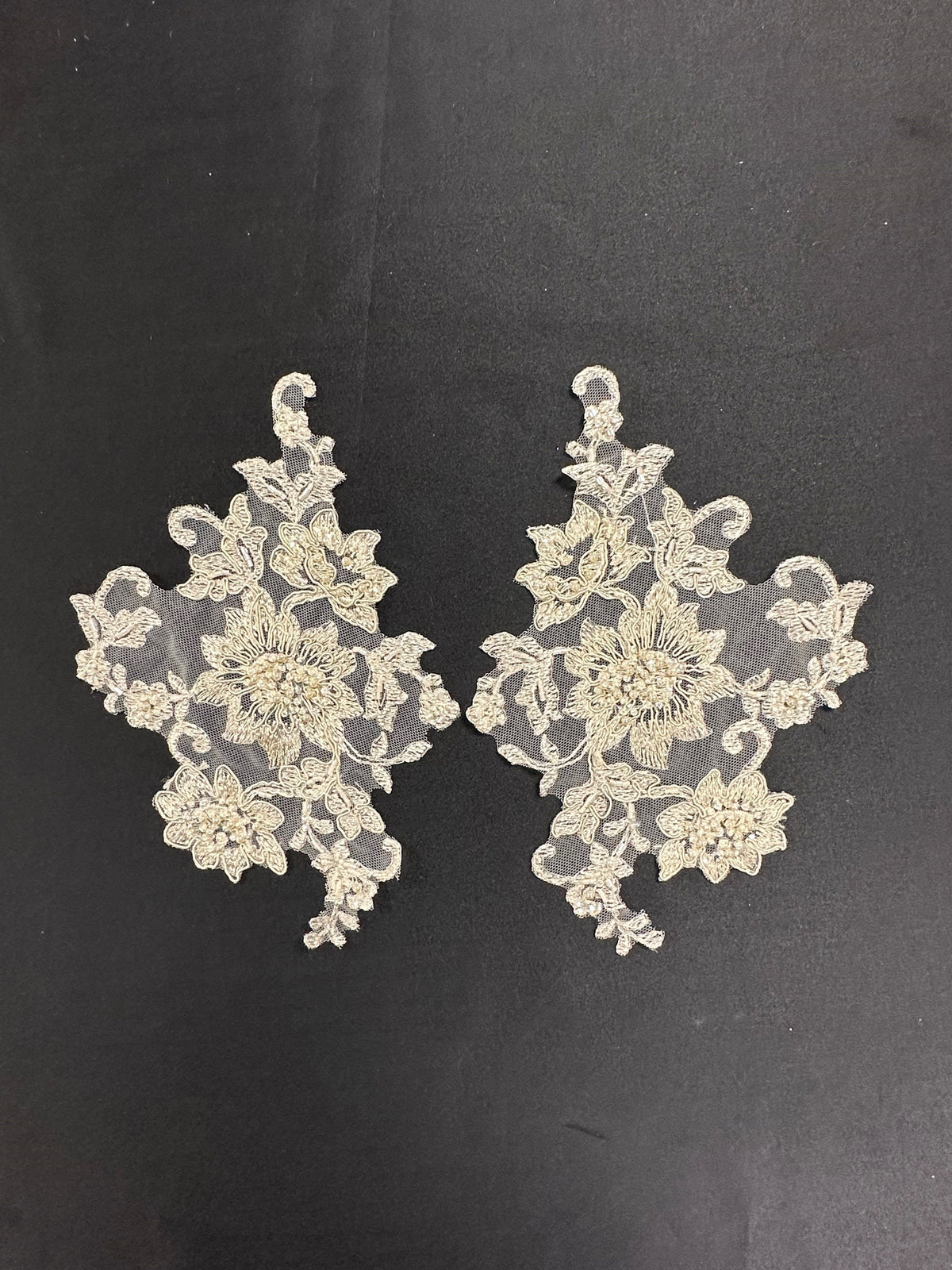 Appliques en dentelle perlée et cordée cappuccino - Ziggurat (appliques CF Zara)