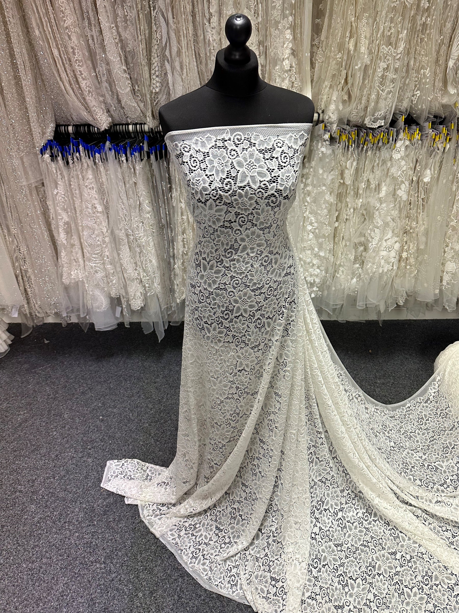 Dentelle extensible ivoire - Lucy (CF)