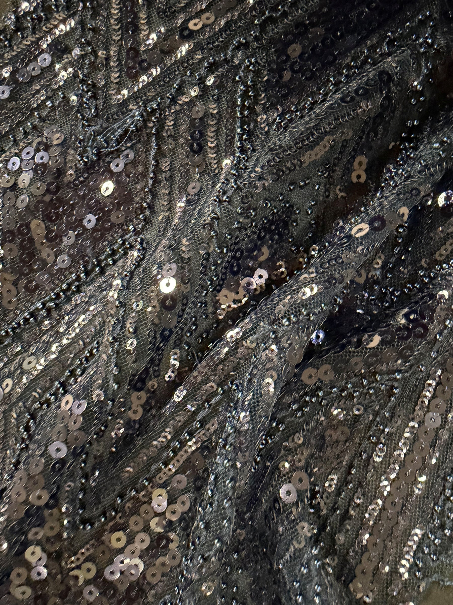 Tulle brodé de perles bleu marine - EB1046