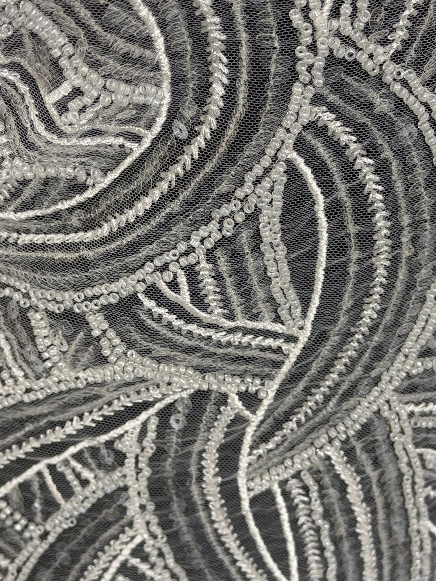 Tulle brodé de perles ivoire - EB1056