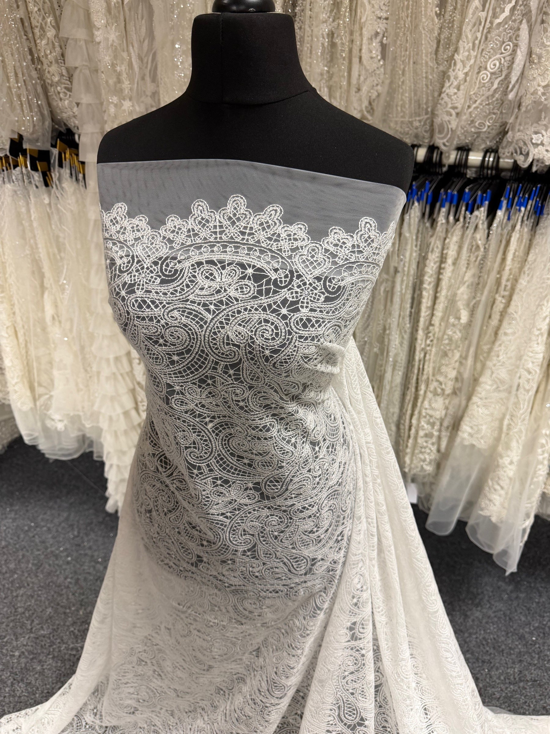 Tulle brodé ivoire - EB5017
