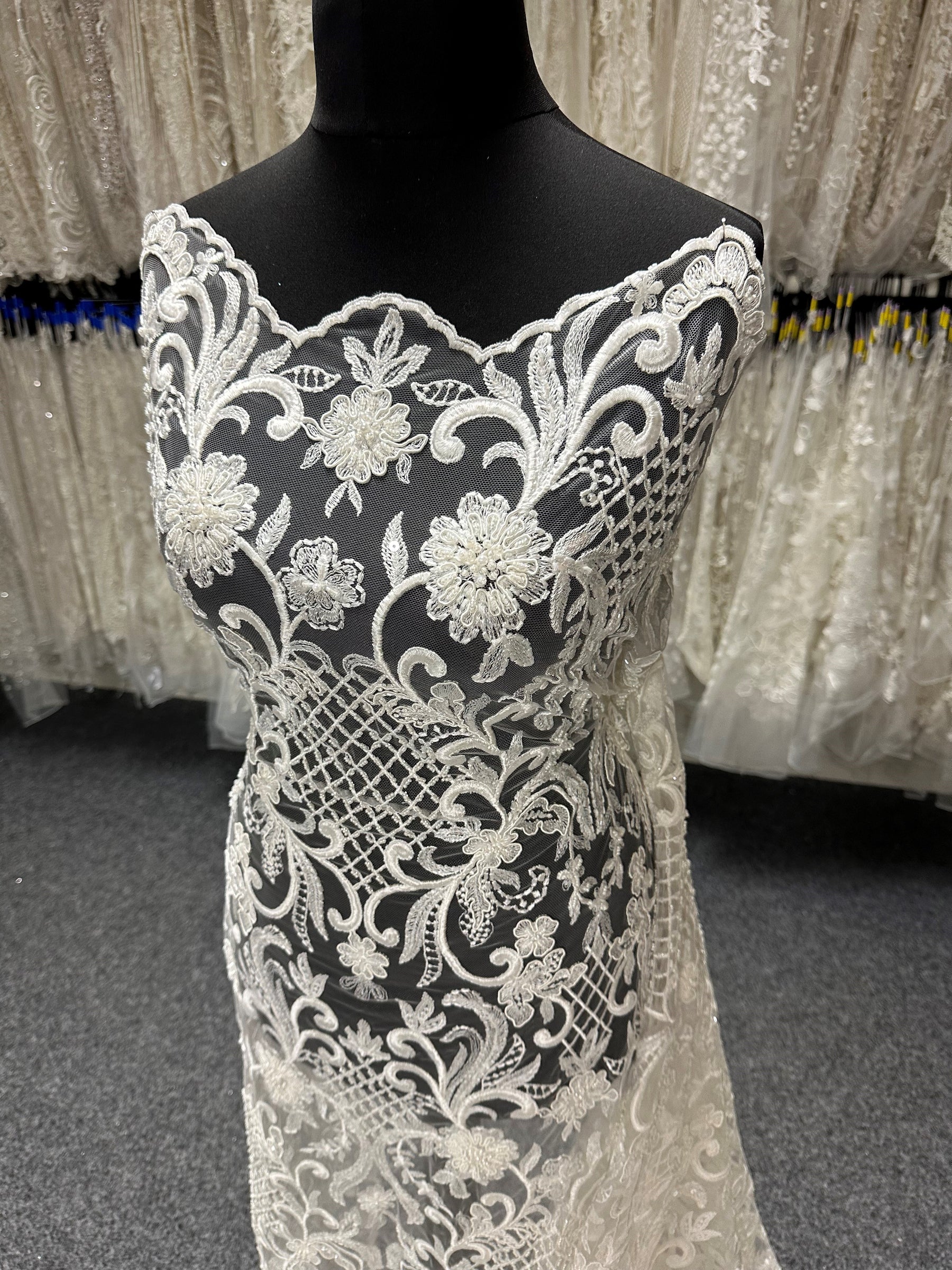 Dentelle à treillis perlée ivoire - Zorb 