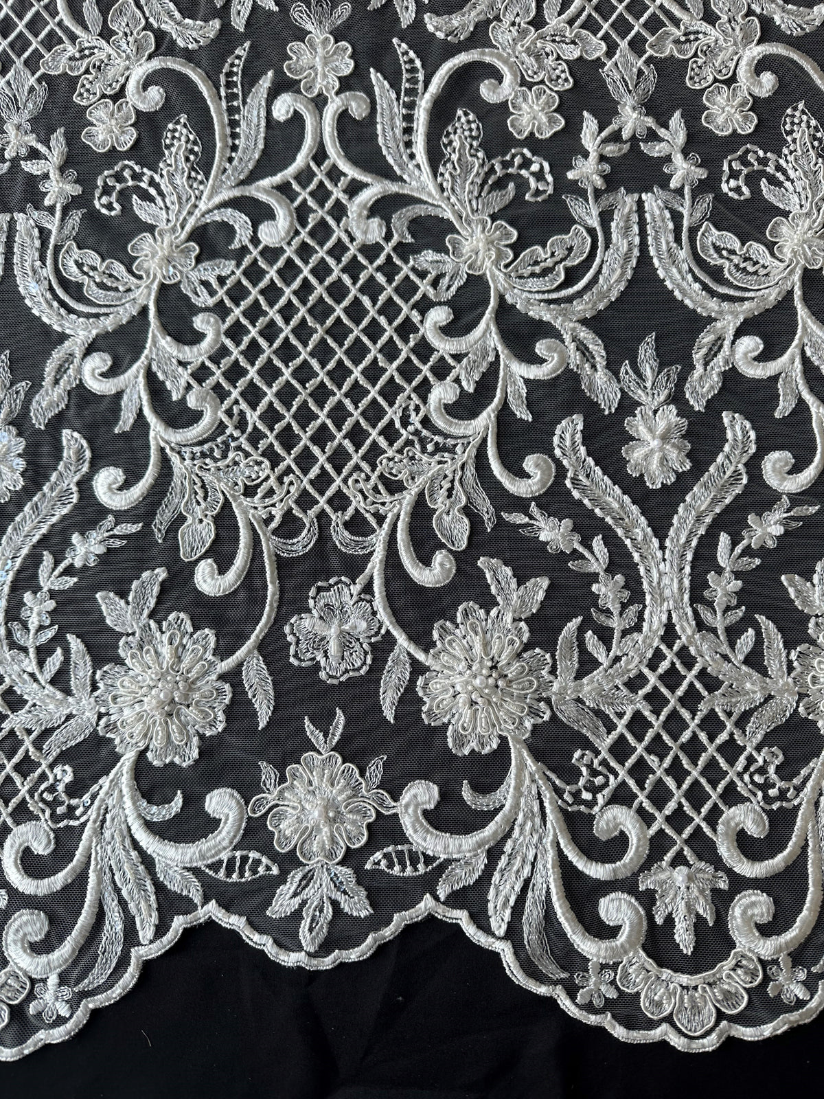 Dentelle à treillis perlée ivoire - Zorb 