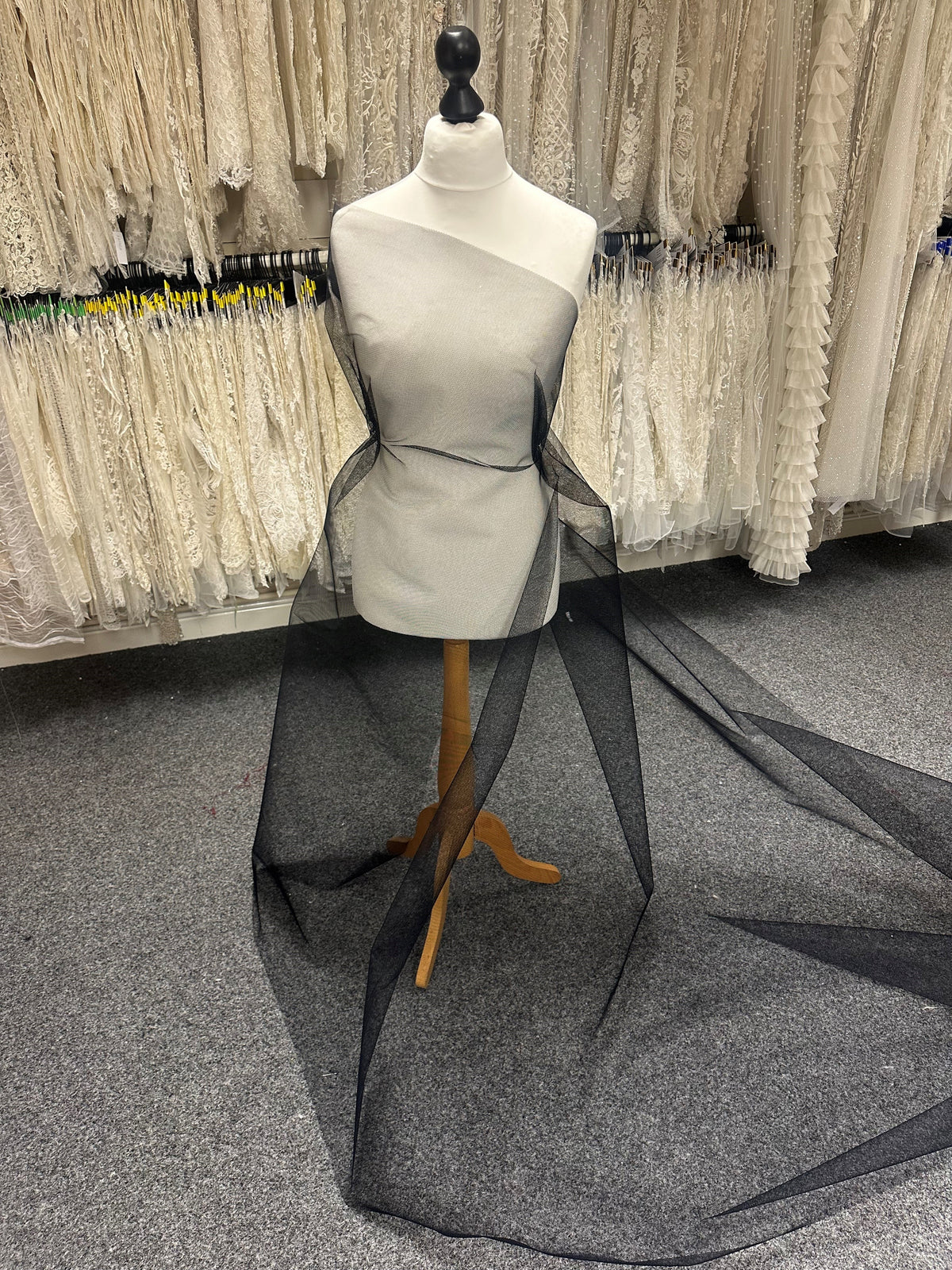 Robe noire en filet - Fantaisie