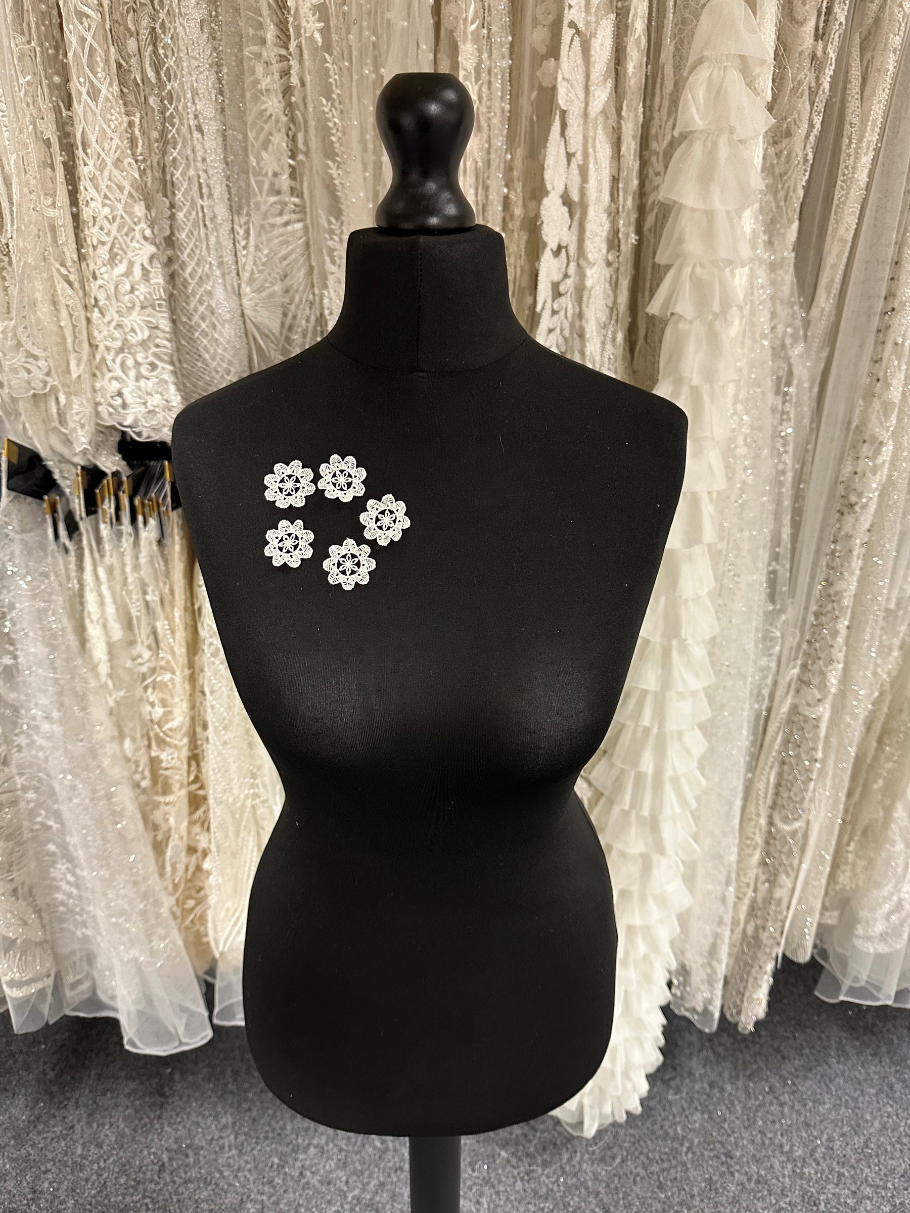 Fleur Brodé Ivoire - MM0007 (Sachet de 144)