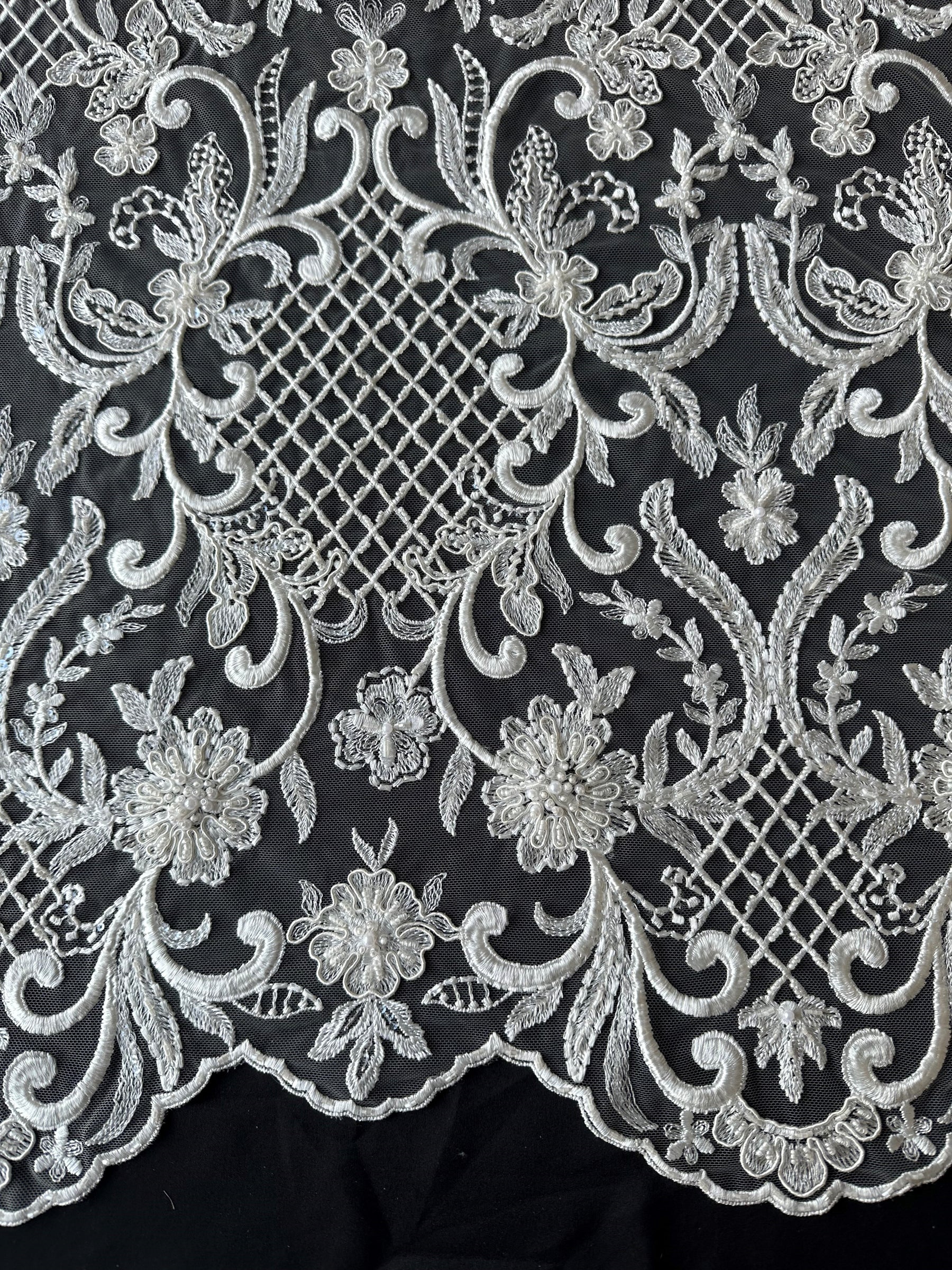 Dentelle à treillis perlée ivoire - Zorb 