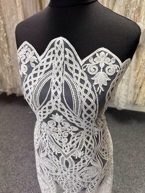 Dentelle brodée ivoire - Barbe