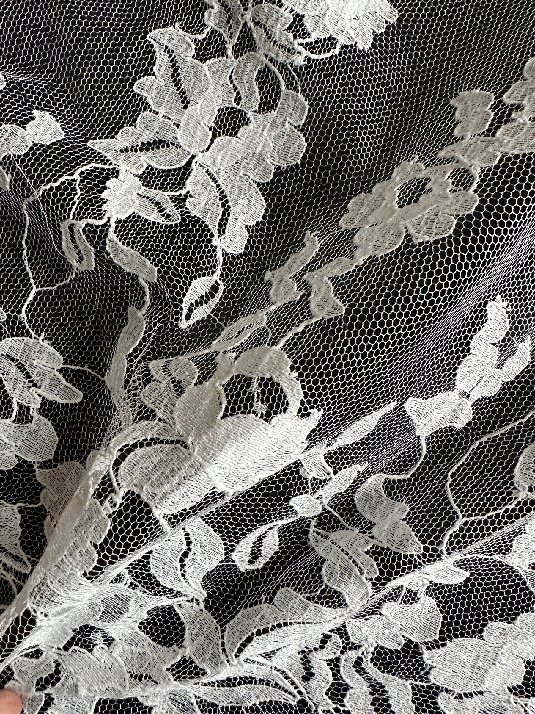 Dentelle Chantilly ivoire - Col rond