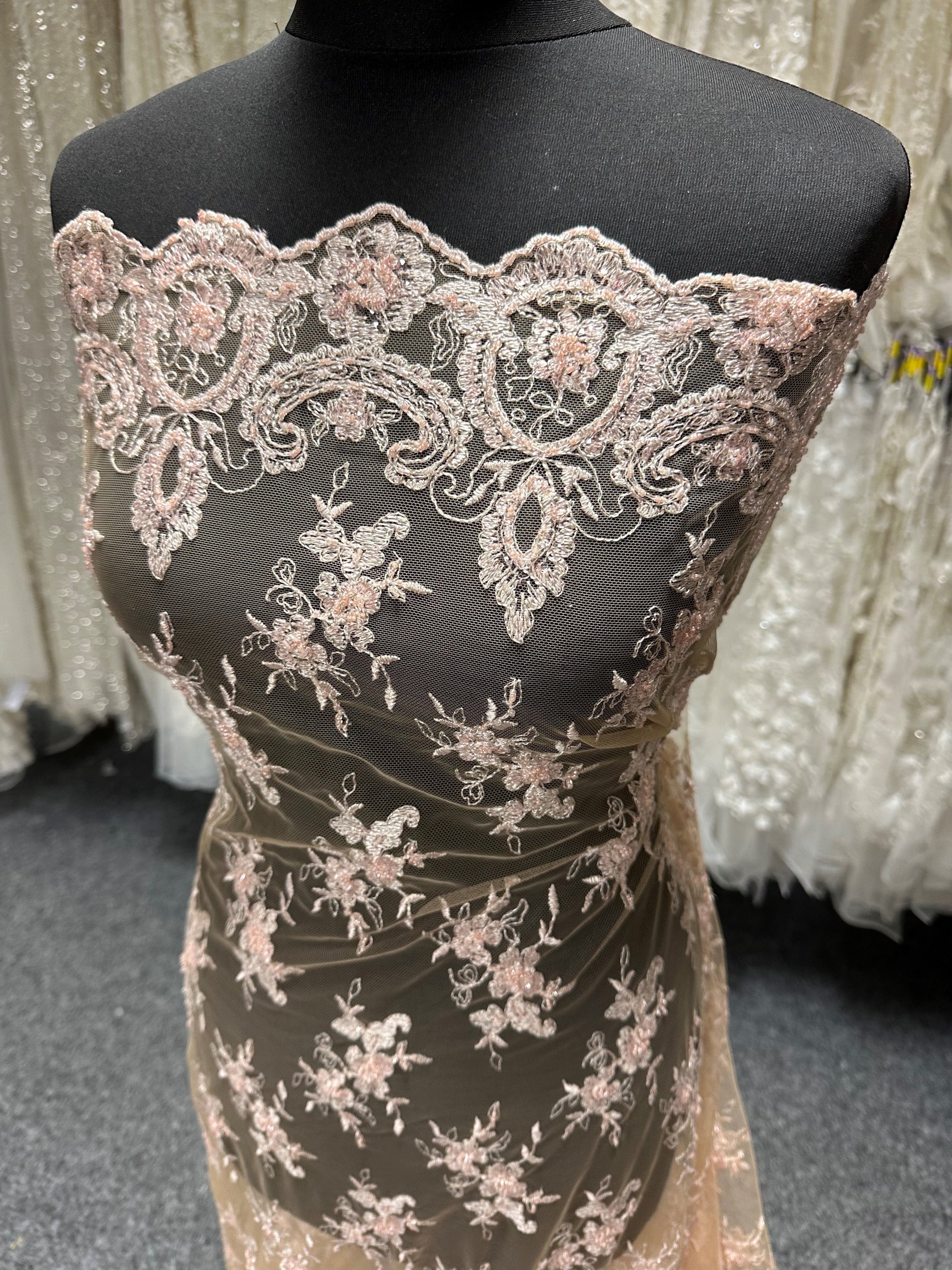 Dentelle perlée couleur chair - Sappy