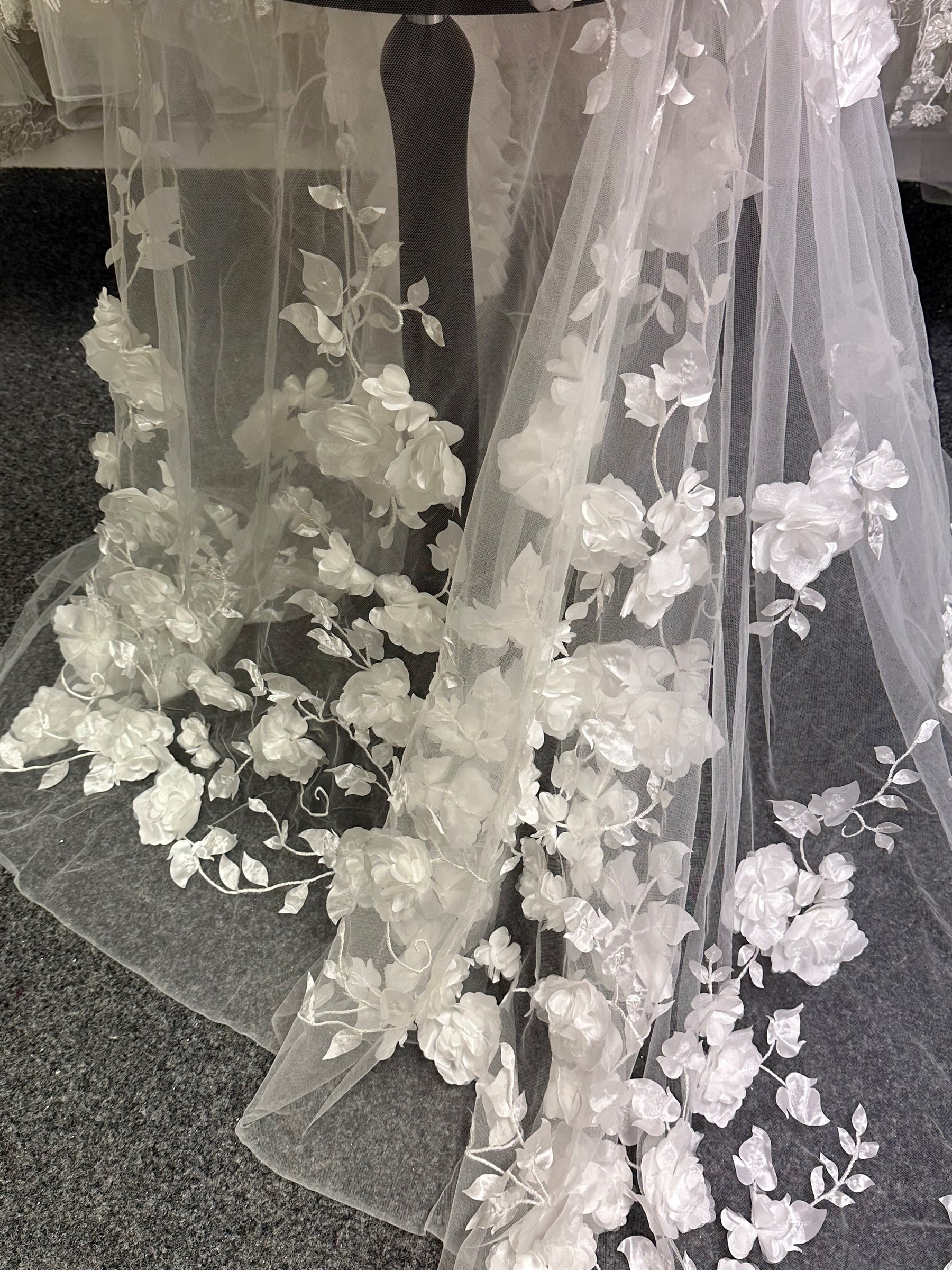 Dentelle florale 3D ivoire - Helzel