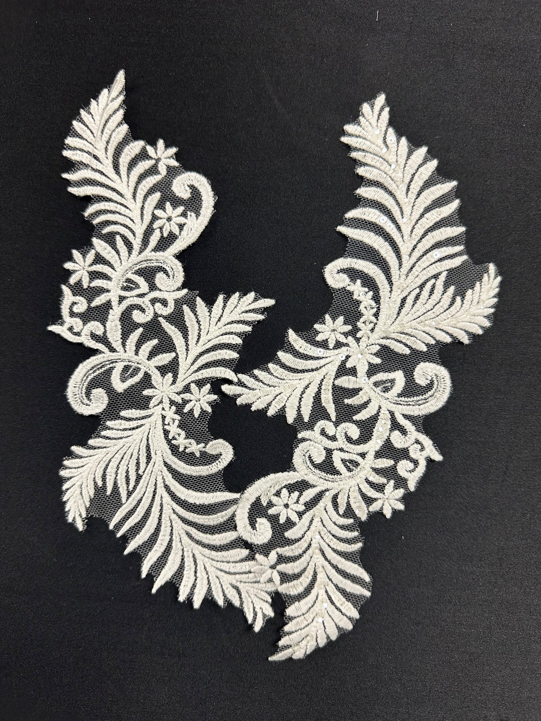 Ivory Embroidered Lace Appliques - AP 261 (CF)