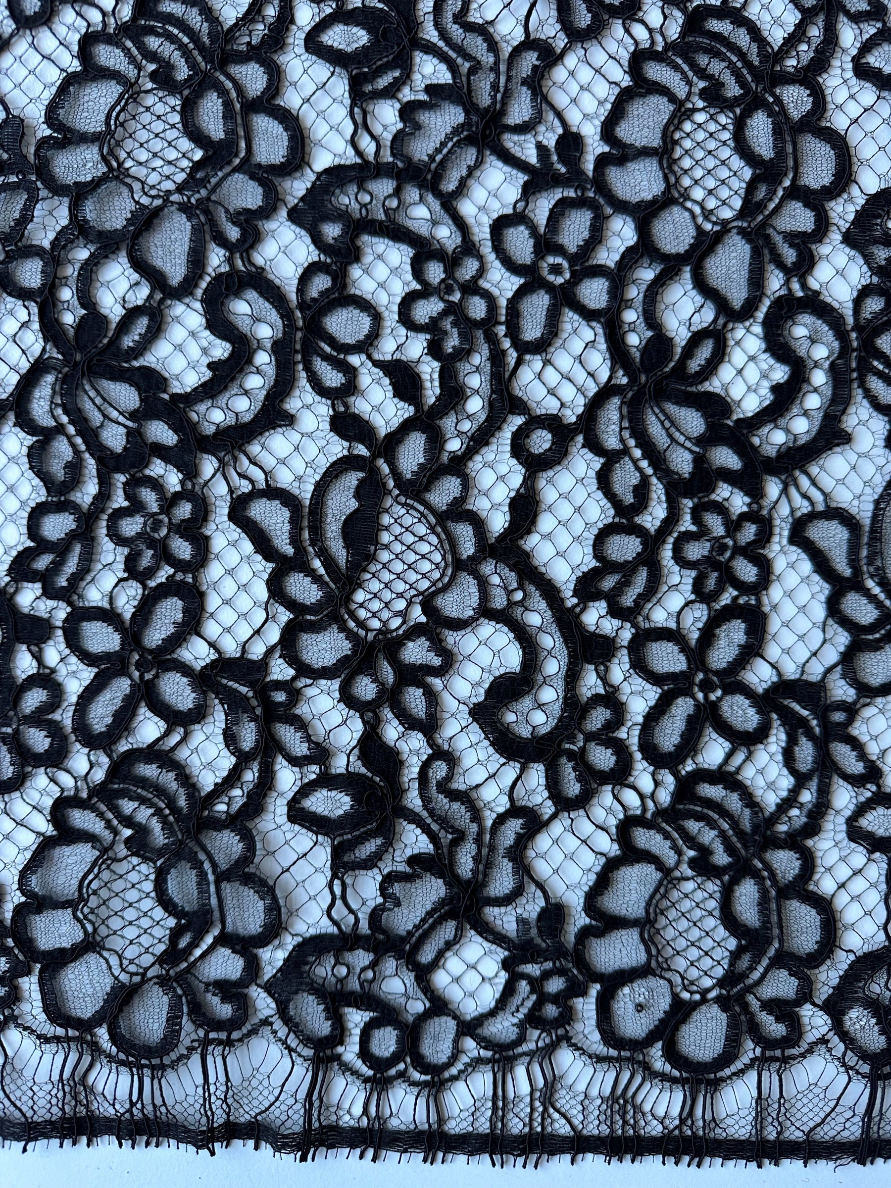 Dentelle de Chantilly noire - Tica
