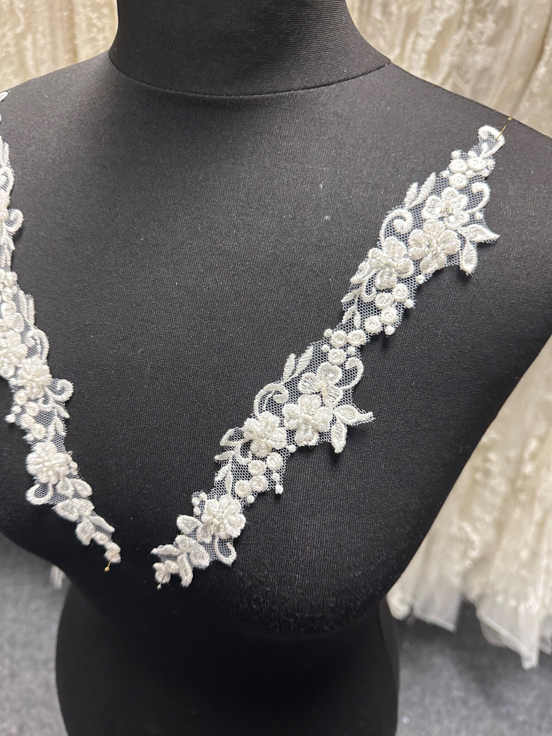 Ivory Beaded Lace Appliques - Dop