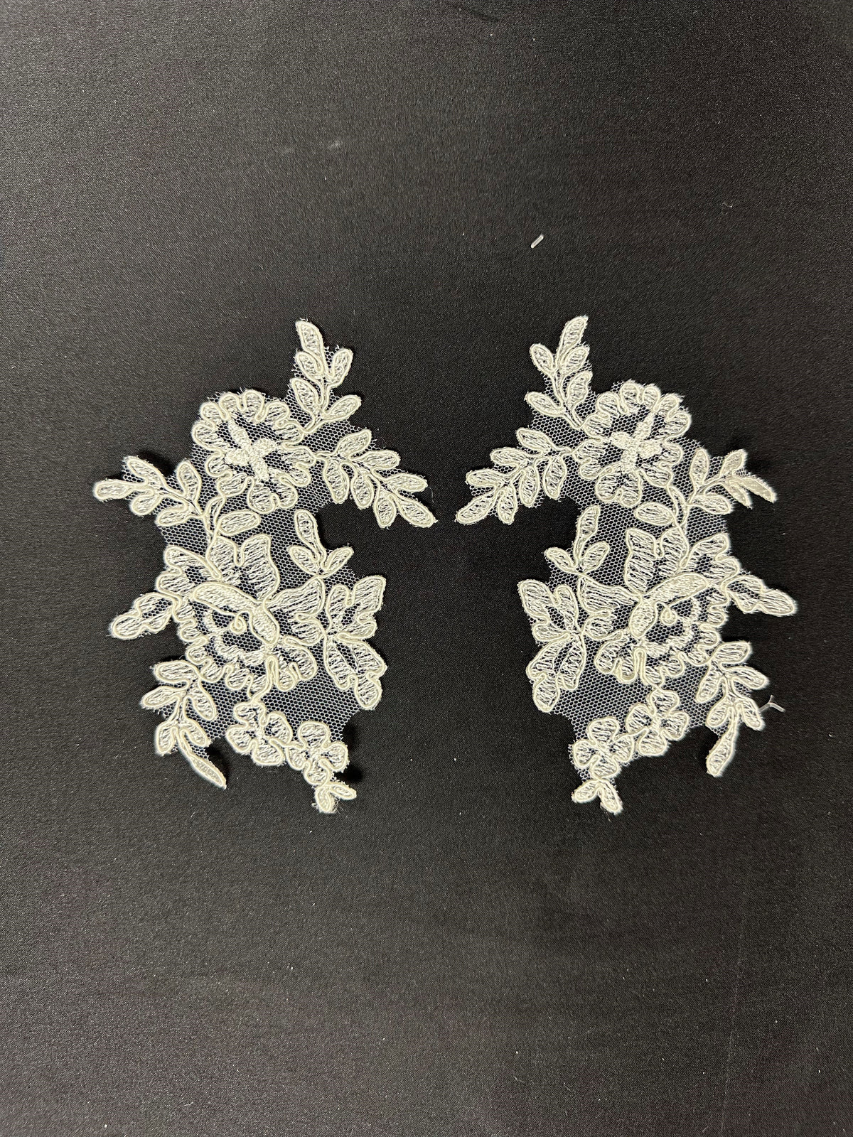 Appliques en dentelle cordée ivoire - AP 265 Non perlées (CF)