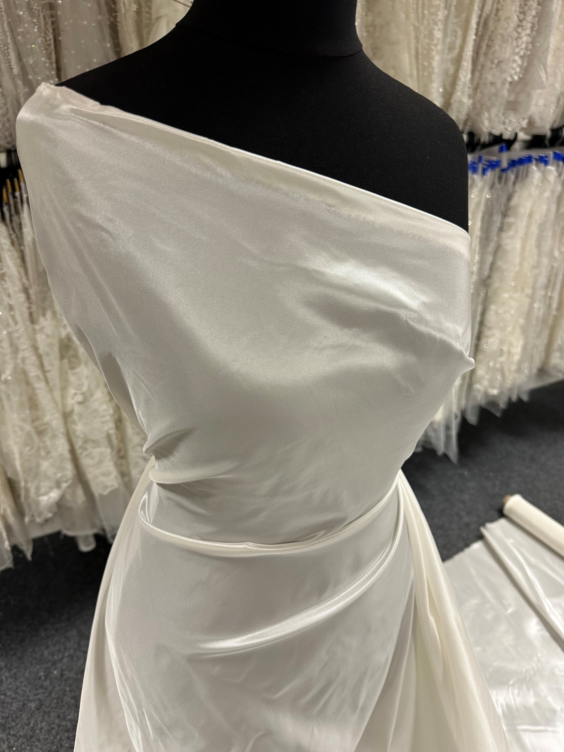 Taffetas de polyester ivoire - P600