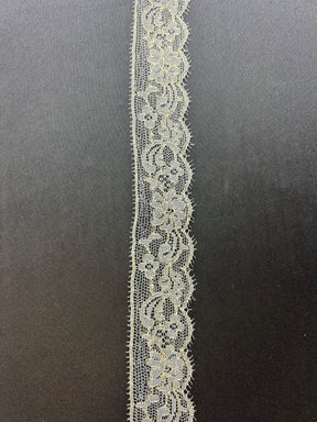 Ivoire avec bordure en dentelle Chantilly avec détails dorés - Lara