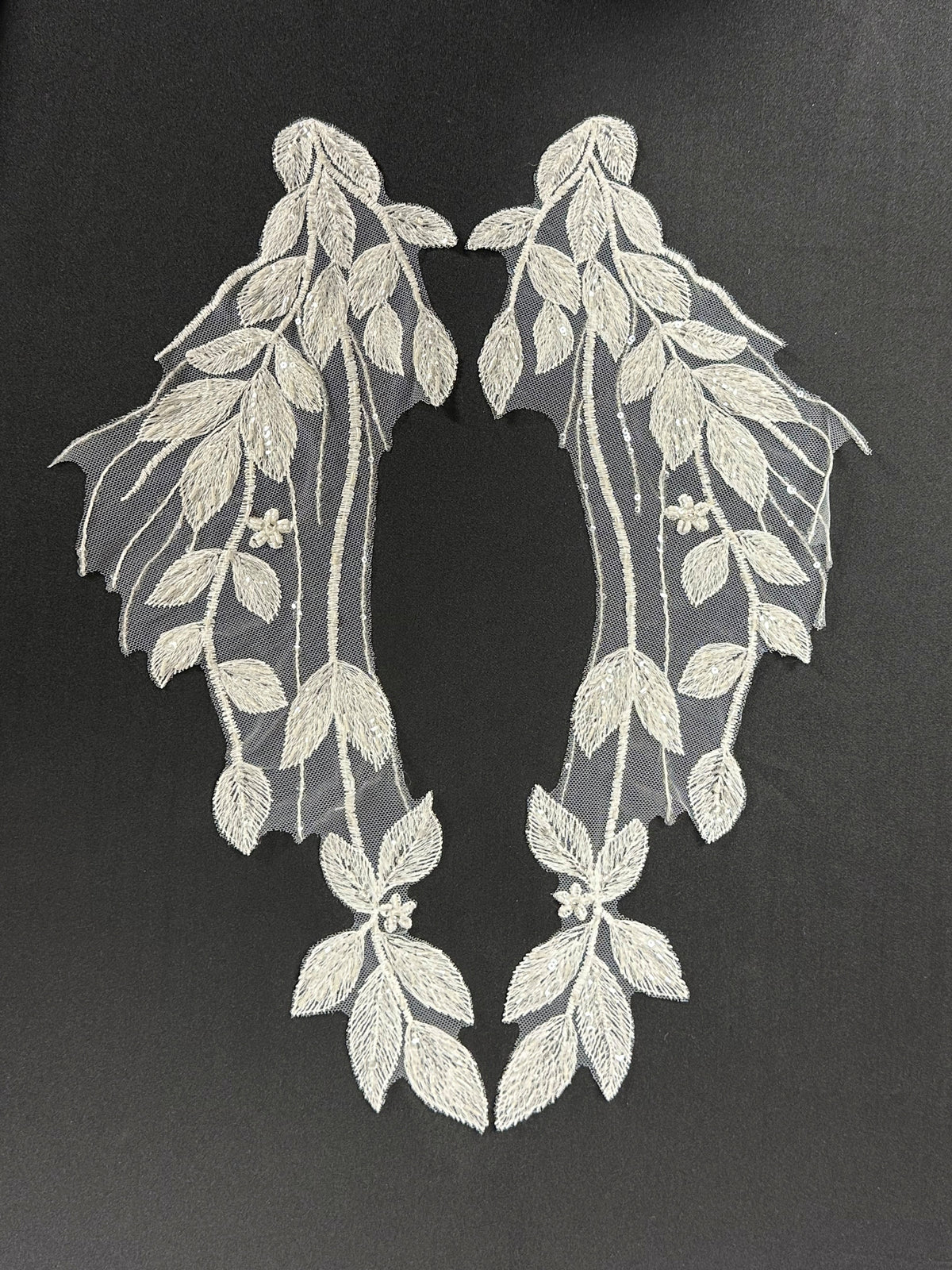 Appliques en dentelle perlée ivoire - MT4010