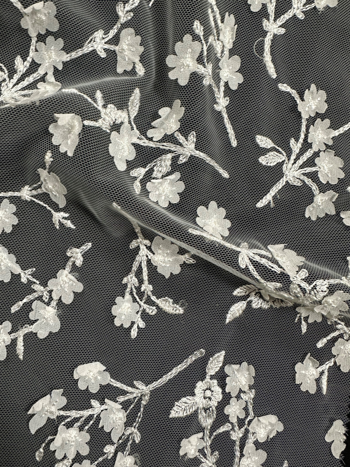 Dentelle brodée au laser ivoire - Hypnose (CF Helena)