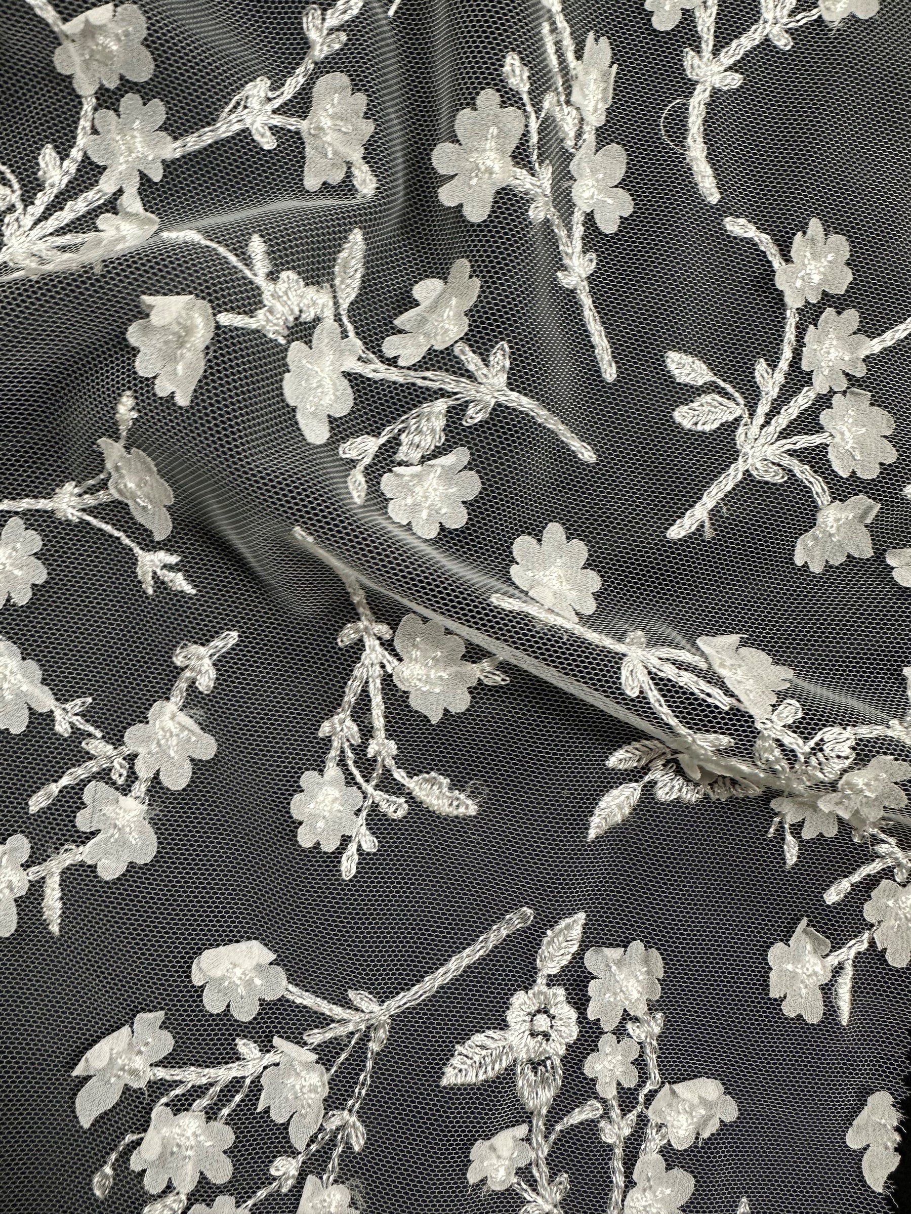 Dentelle brodée au laser ivoire - Hypnose (CF Helena)