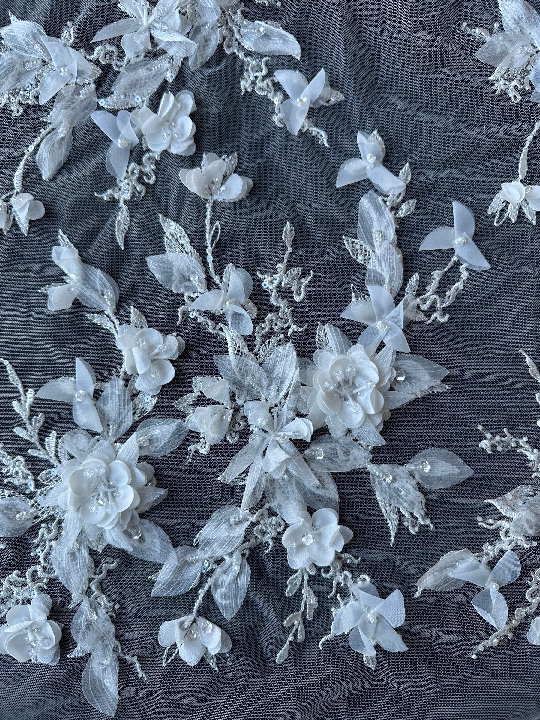 Dentelle florale 3D ivoire - Octobre