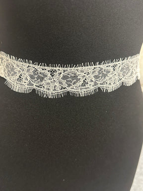 Bordure en dentelle ivoire chantilly - Charlotte
