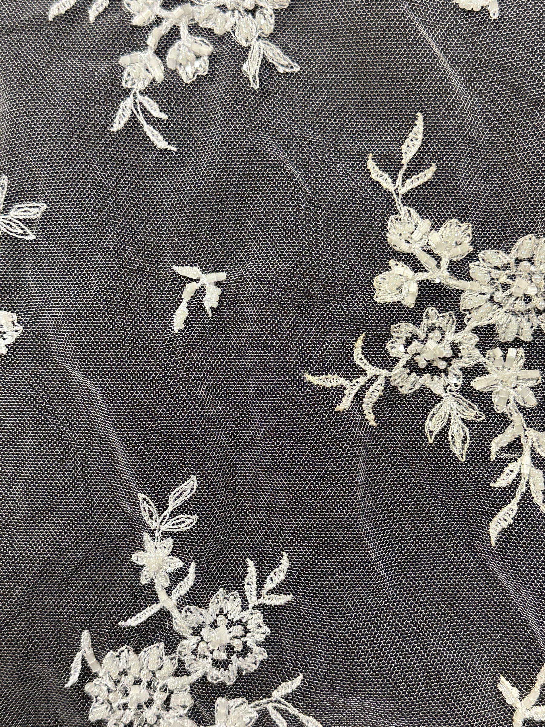 Dentelle blanche à paillettes - Roxanne (CF)