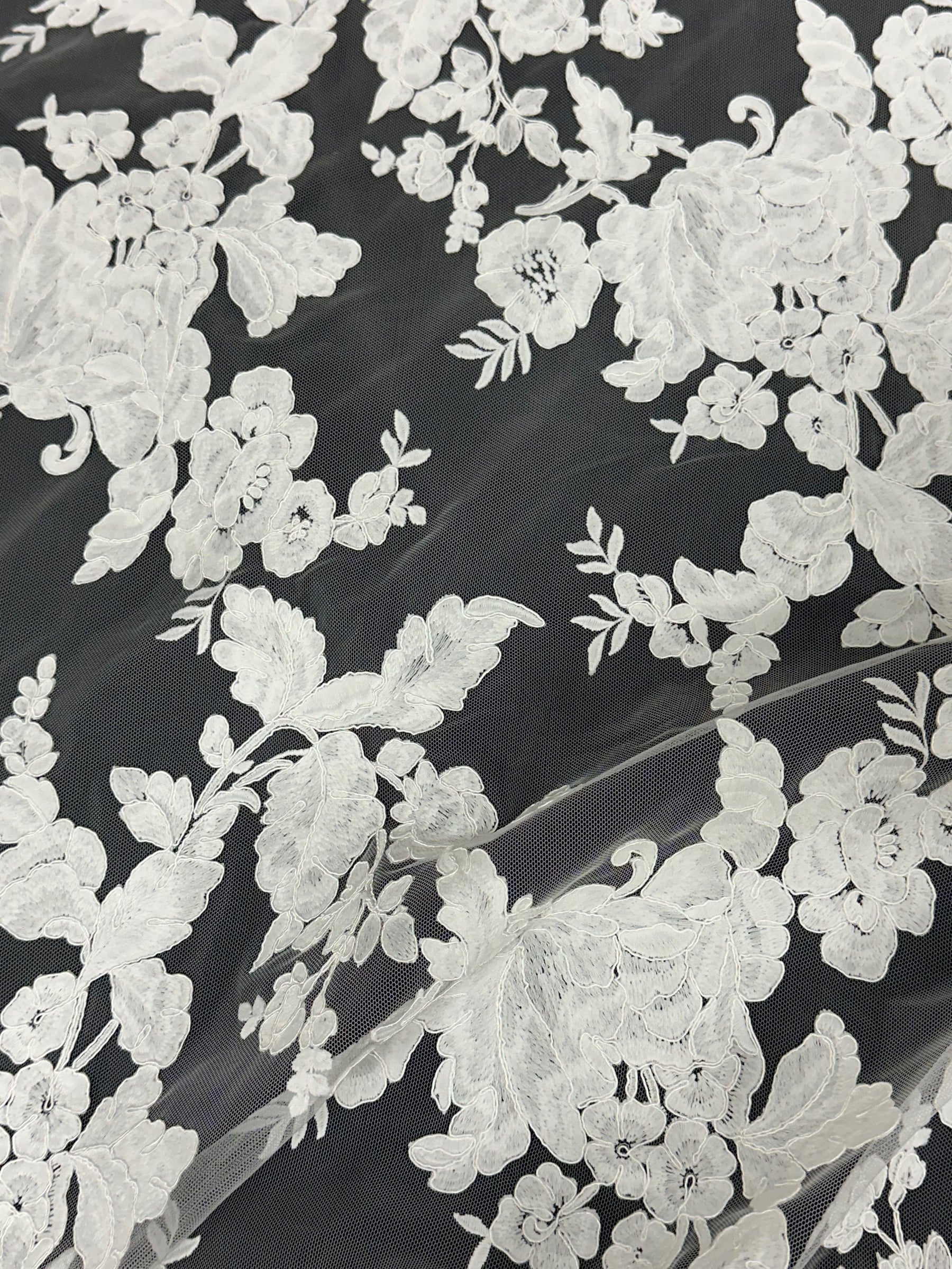 Dentelle cordée ivoire - Potins