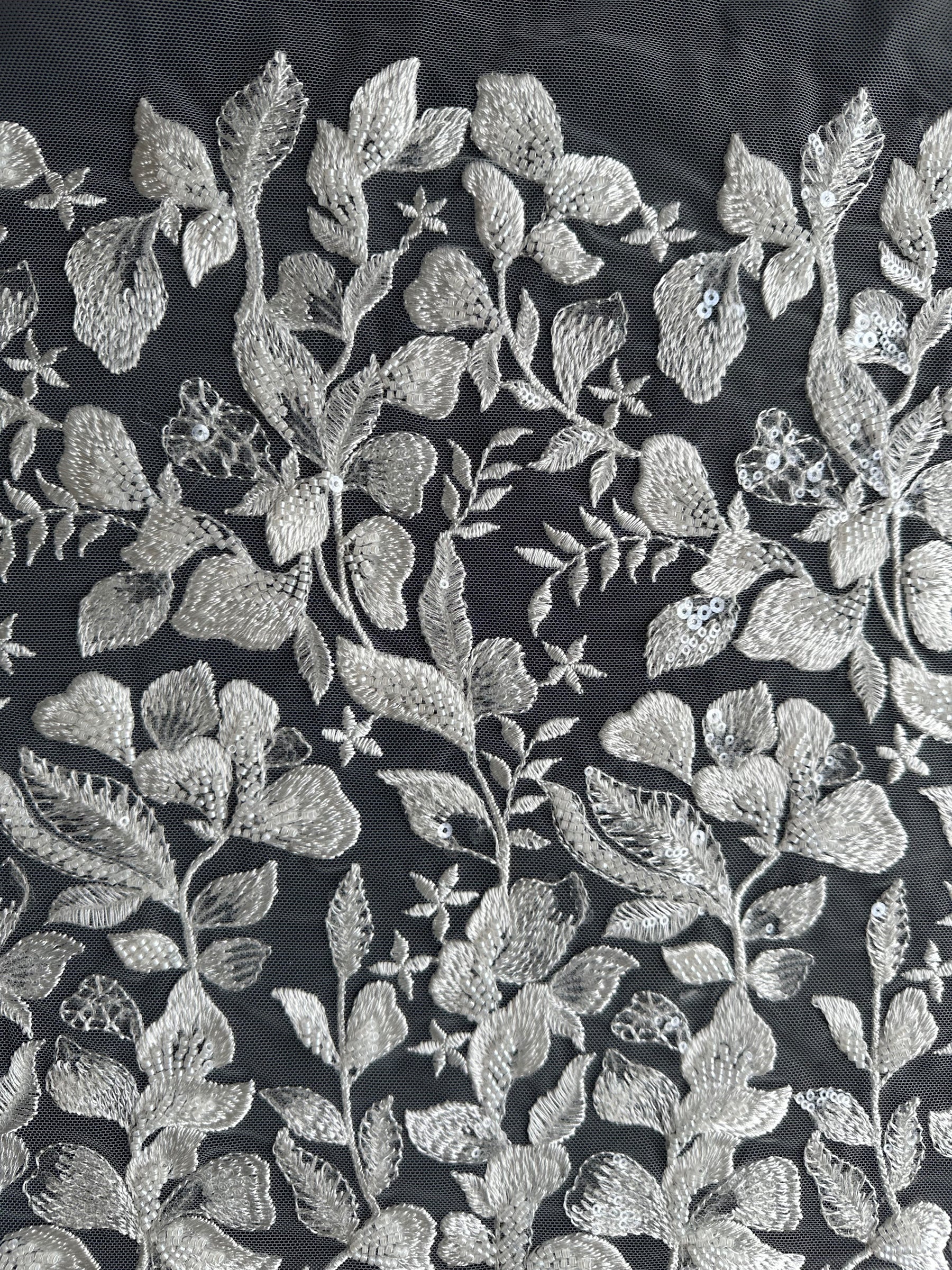 Dentelle brodée de perles ivoire - Cheney