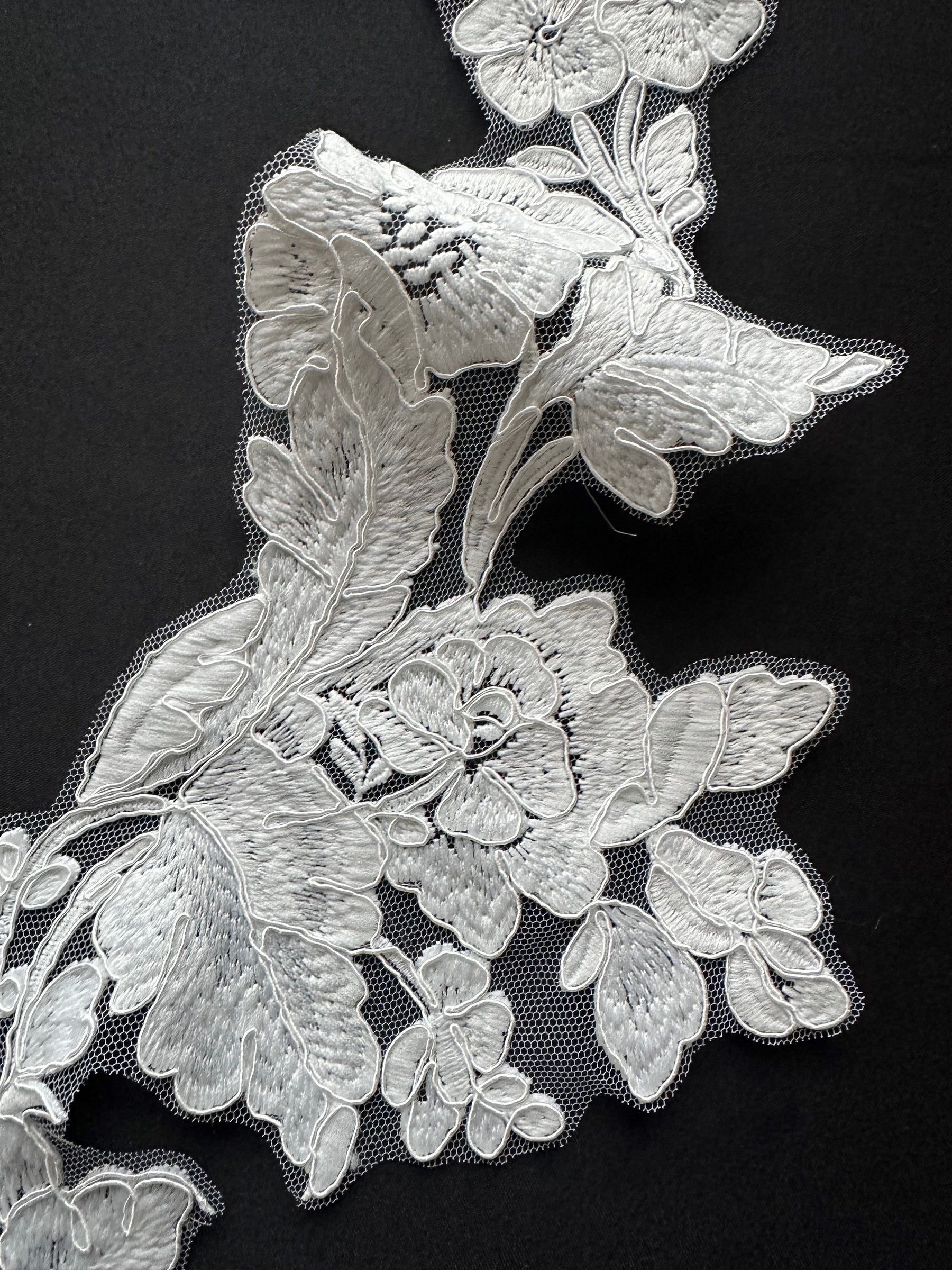 Bordure en dentelle cordée ivoire - Compagnie