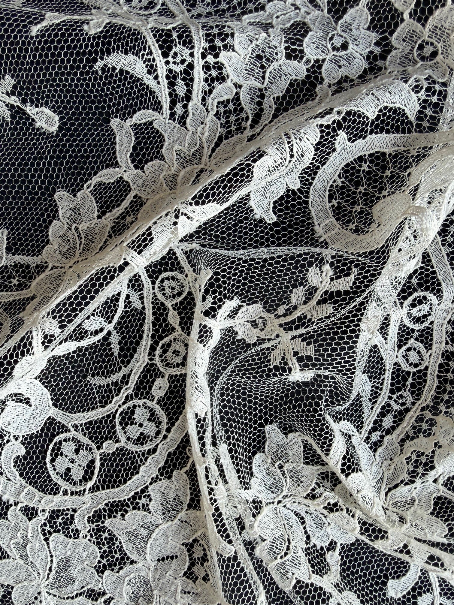 Dentelle de Chantilly ivoire - Banilto