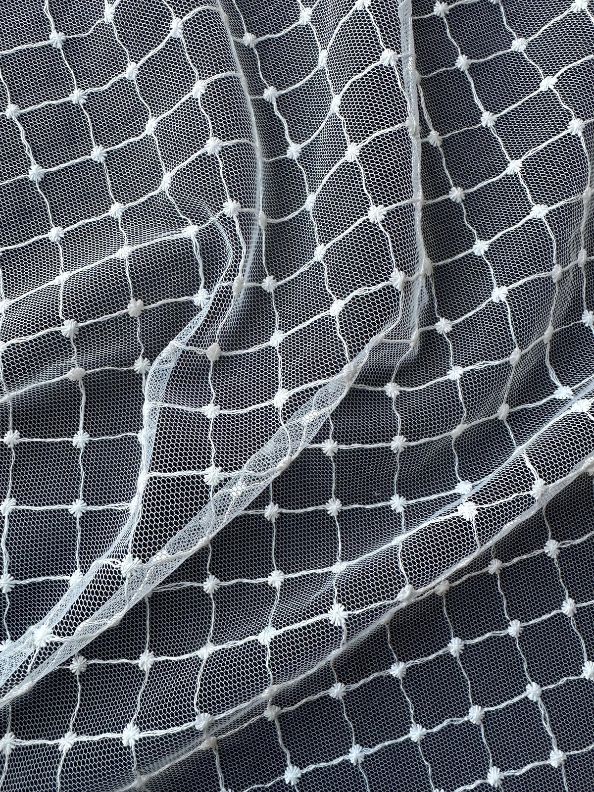 Dentelle à treillis brodée ivoire - Quadira