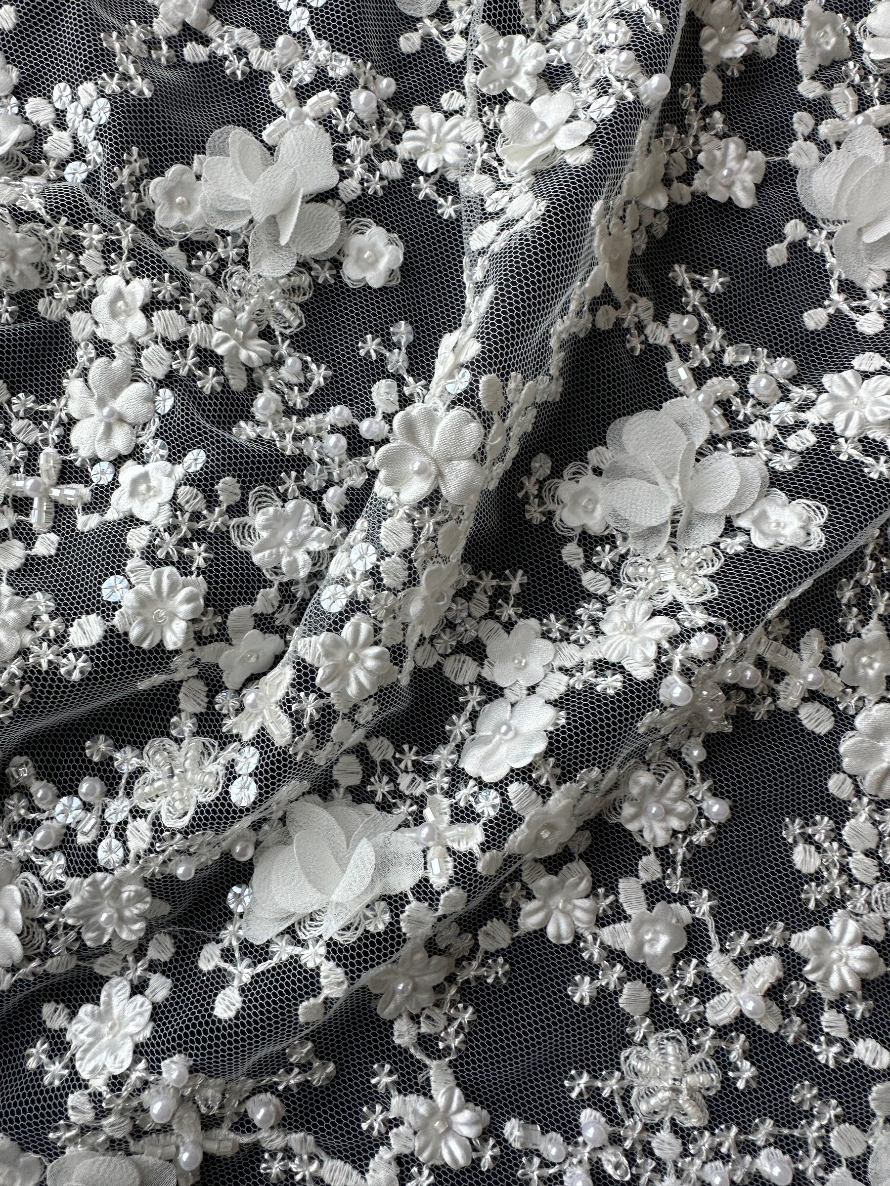 Dentelle brodée ivoire 3D - Savinder