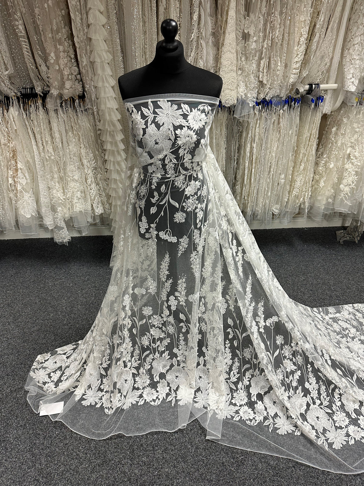 Dentelle brodée ivoire - Genby